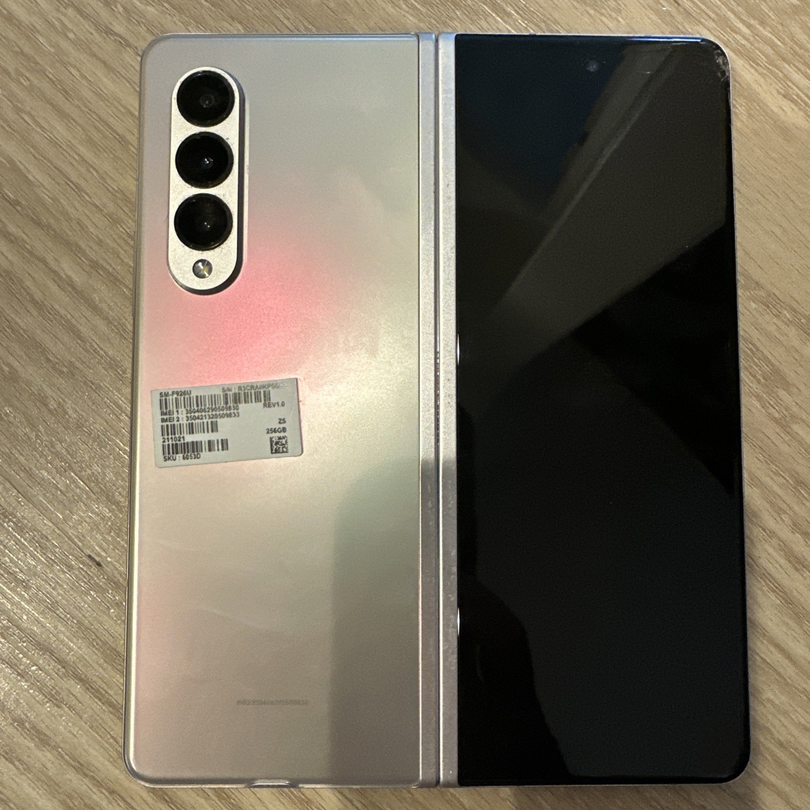 Samsung Galaxy Z Fold3 5G – Read Description – For parts. (E4)