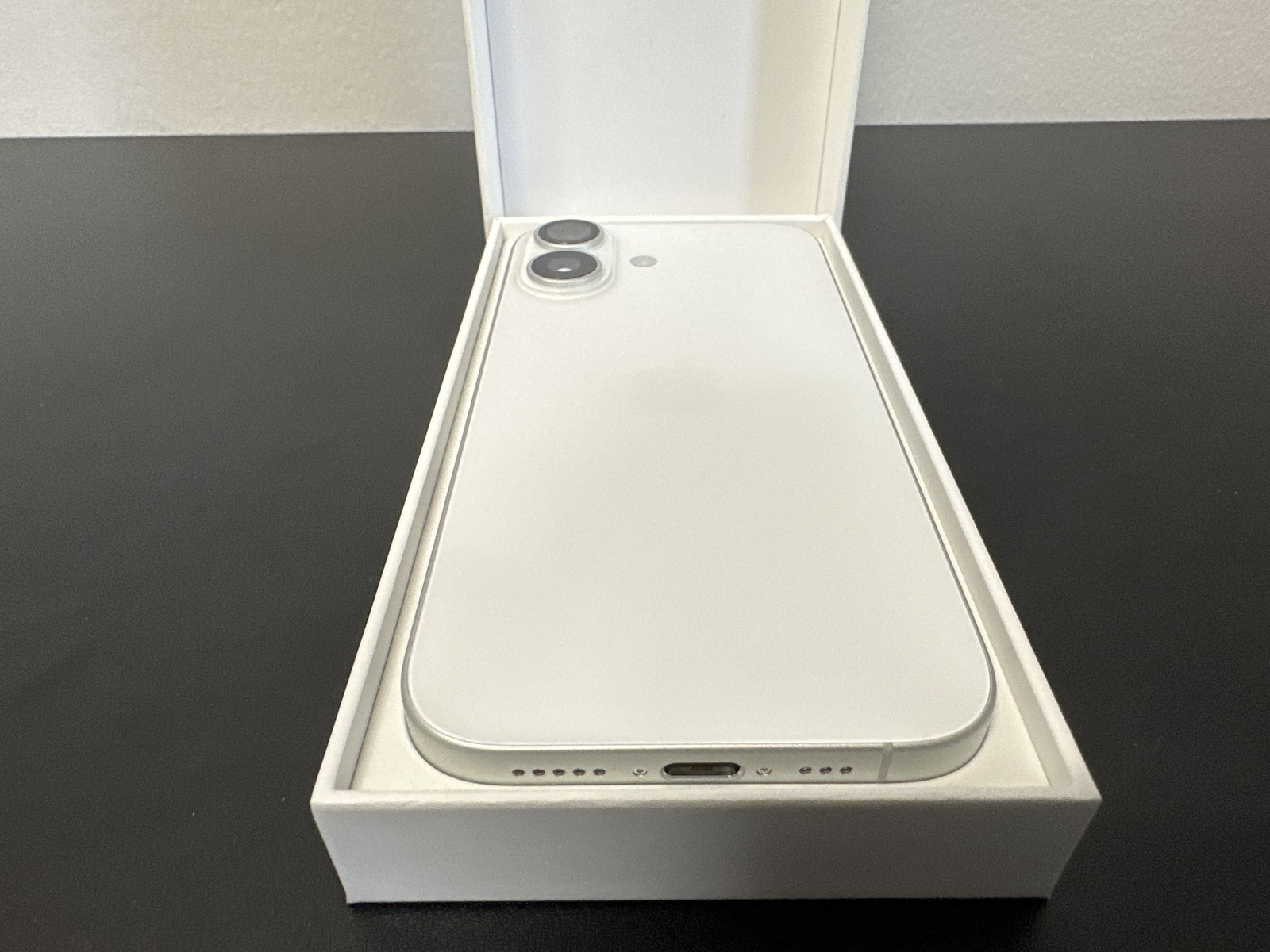 New Open Box Apple iPhone 17 256GB White Unlocked (100% Battery, Cycle 21)