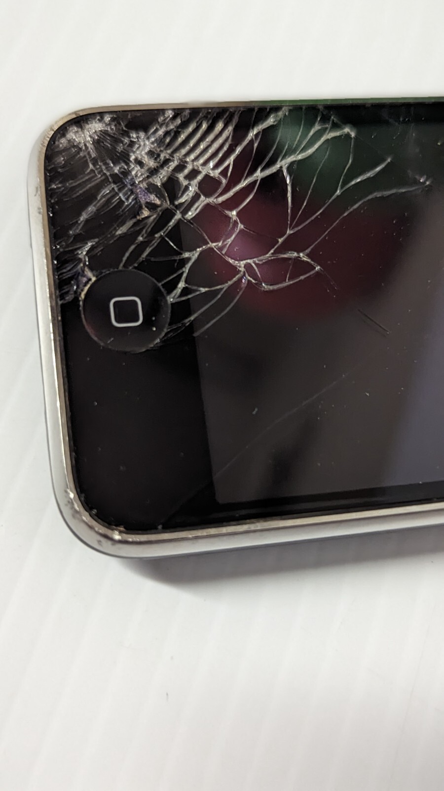 Apple iPhone 3GS – 8GB – Black (AT&T) A1303 (GSM)