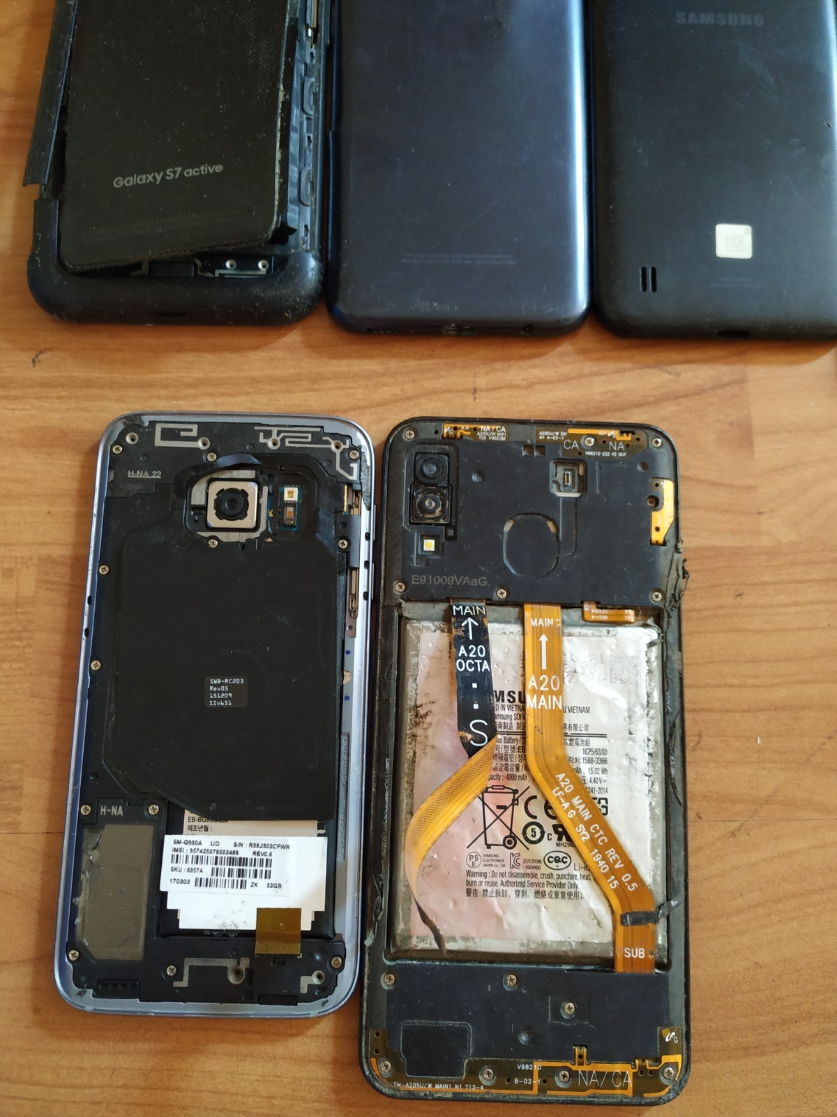 Lot of 12 Mixed model Samsung Galaxy S7 active /S6 and other For parts