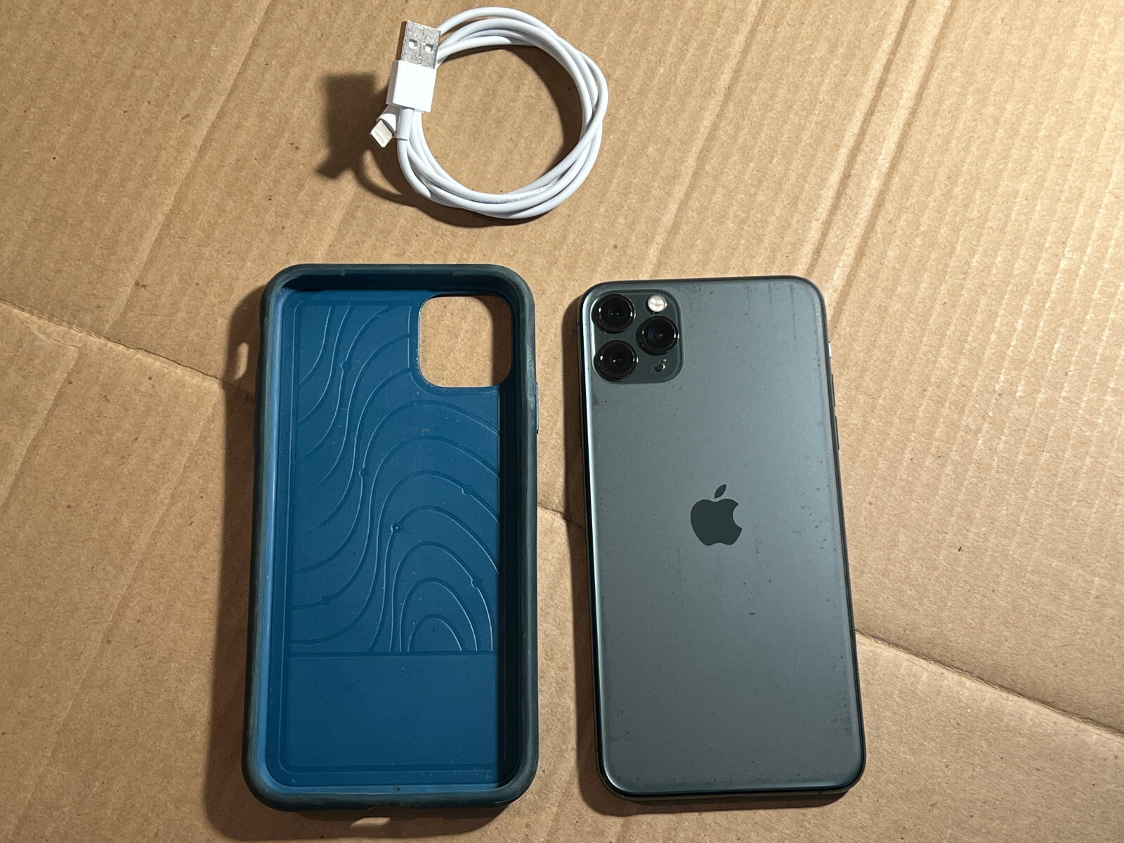 Apple iPhone 11 pro max 256GB Midnight Green unlocked A2161 (CDMA + GSM) READ