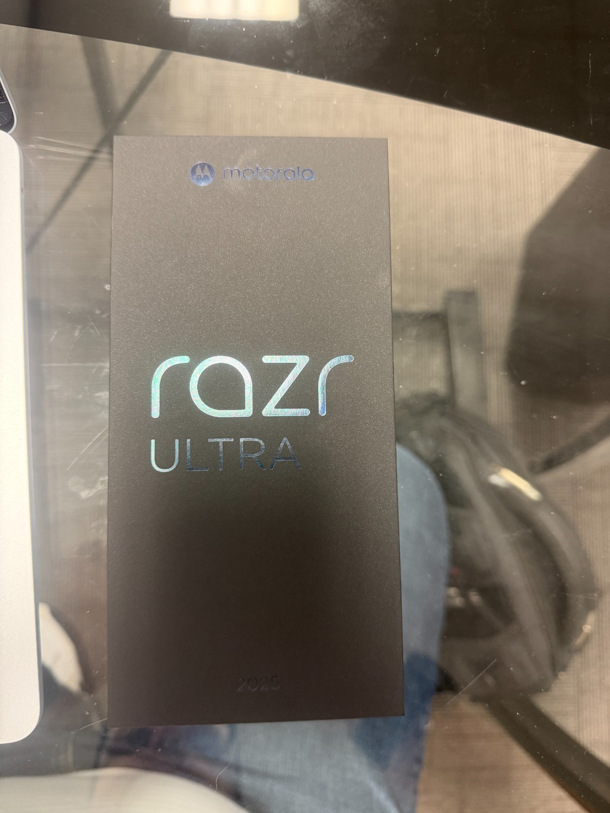 Motorola Razr Ultra 2025 512GB 16GB RAM PANTONE Rio Red Factory Unlocked