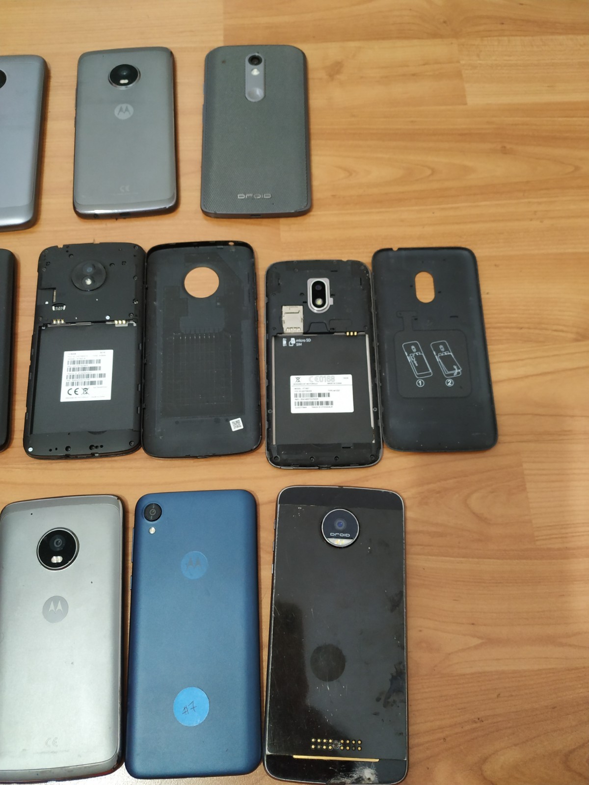 Lot of 13 Mixed model Motorola Moto Z2 / e6 16GB or 32GB Smartphone For parts