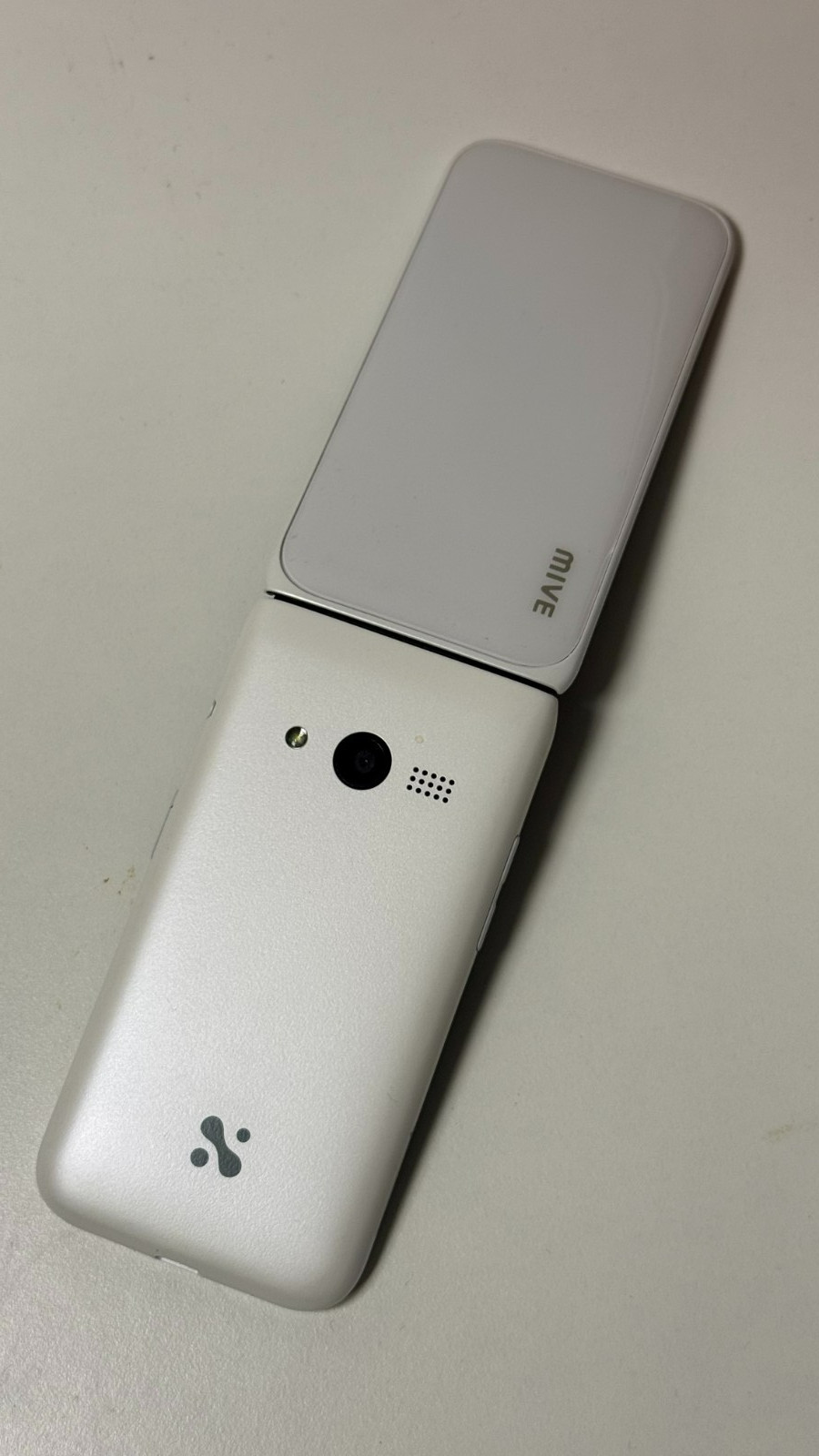 MIVE Style Folder AT-M120 32GB LTE Android 12 Flip Smart Phone White Unlocked