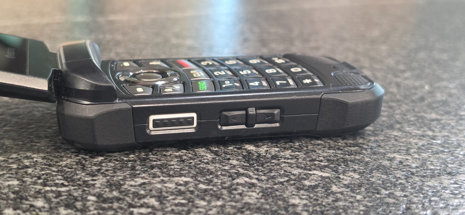 Kyocera DuraXV Extreme E4810 4G LTE Verizon RUGGED w/ Camera