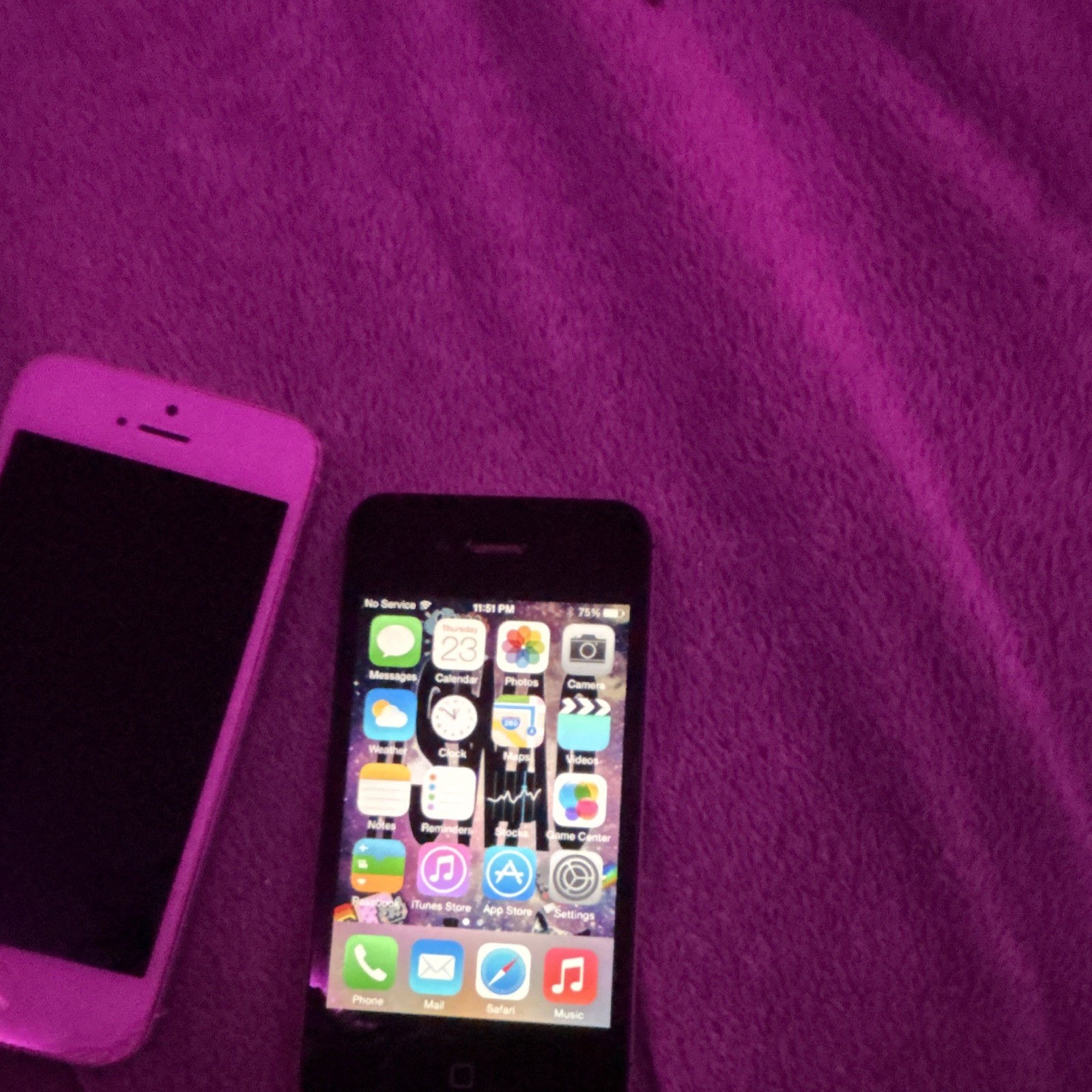 Lots of 4 iPhones 6,5,4 iPod touch 6