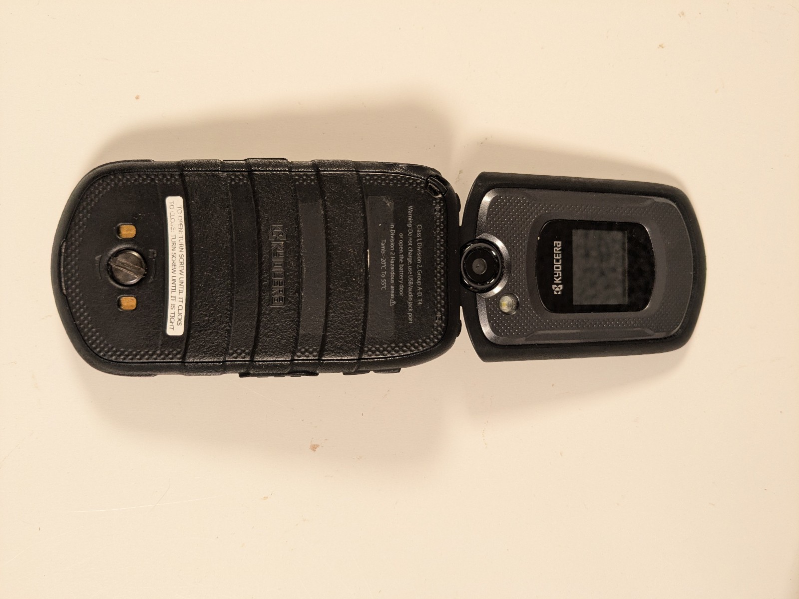 Kyocera DuraXE E4710 Rugged Flip Cell Phone Powers On
