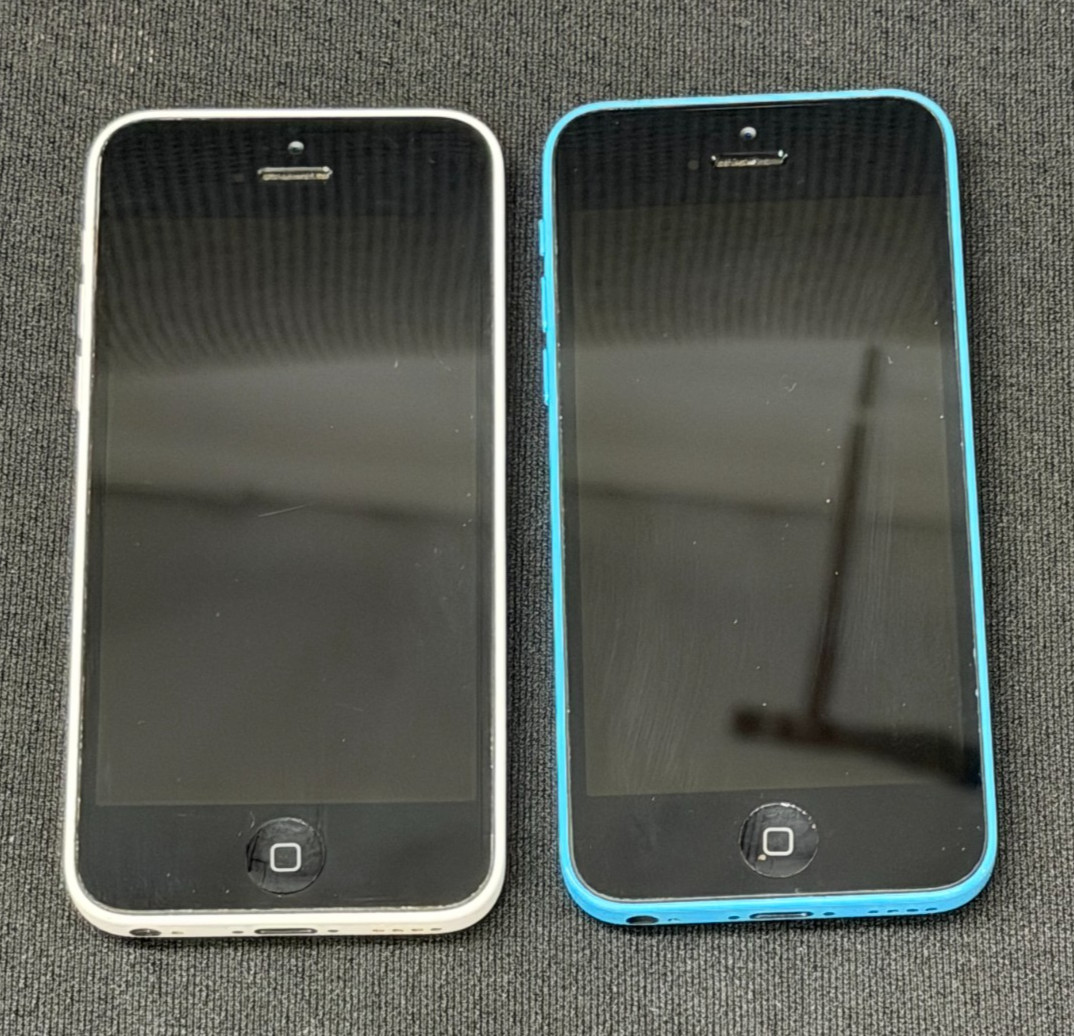 Apple iPhone 5c A1532-1 WHITE-1 BLUE (LOT OF 2) PARTS ONLY