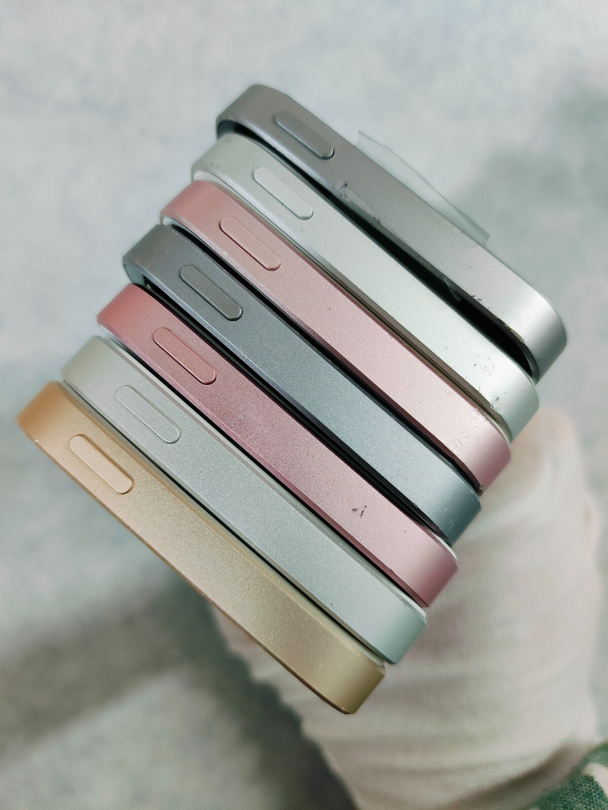 VERY GOOD Apple iPhone SE 2016 1st Gen (Unlocked) (CDMA + GSM) 16GB 32GB 64GB