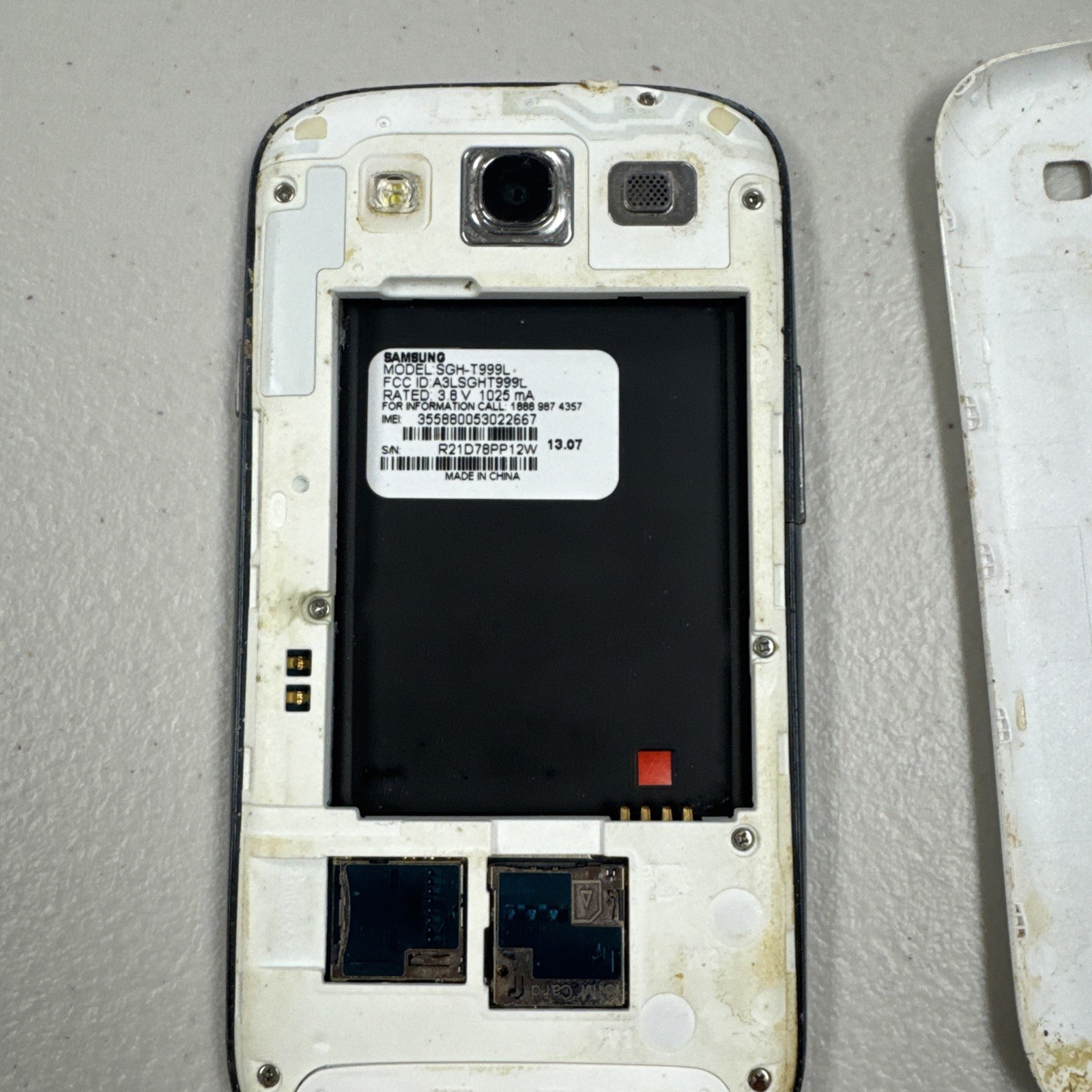 Samsung Galaxy S3 White LCD Broken Phone Not Turning on Phone for Parts Only