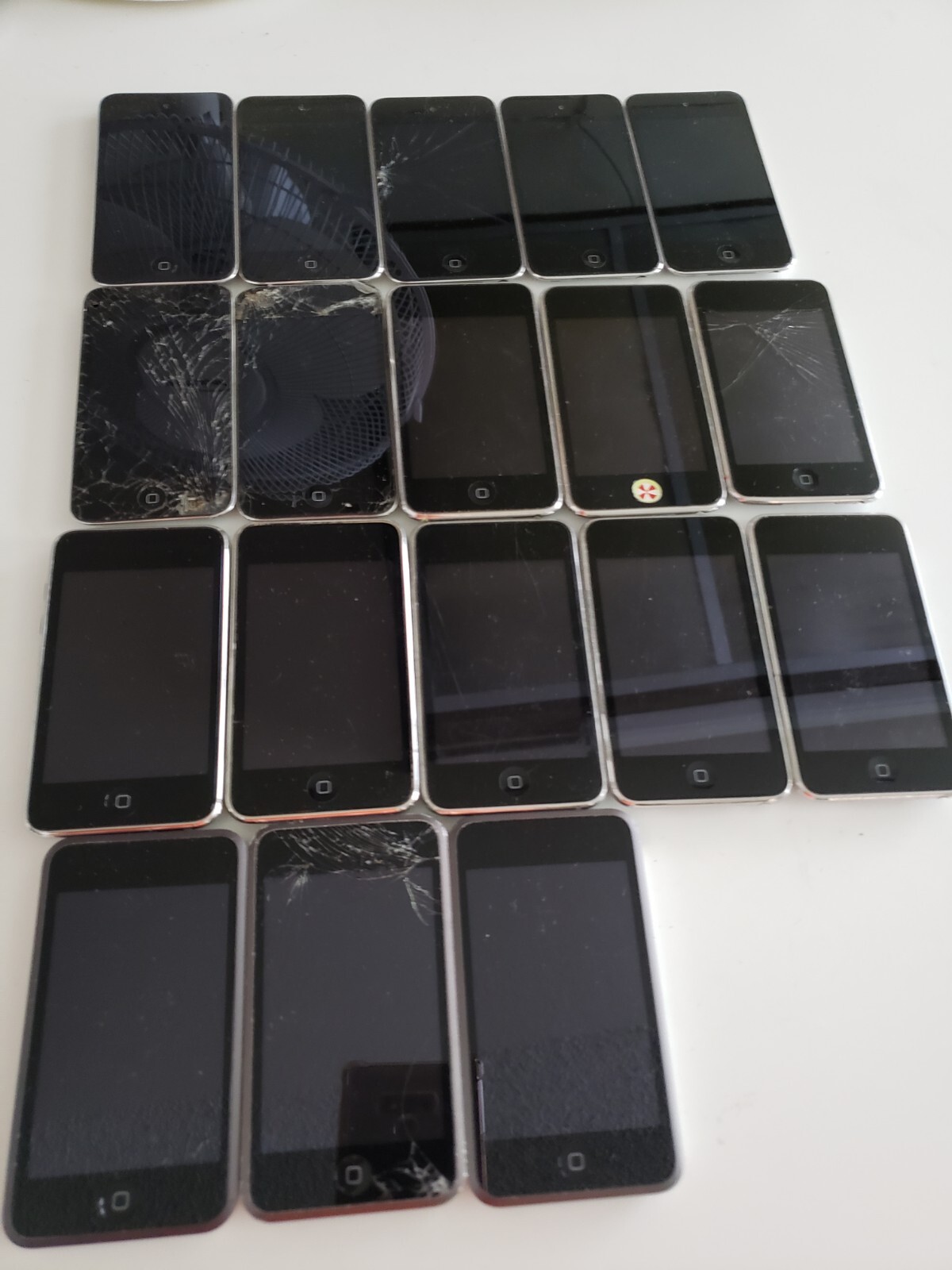 Lot of 18 Apple iPod Touch 1st, 2nd, 3rd, and 4th Gen for parts