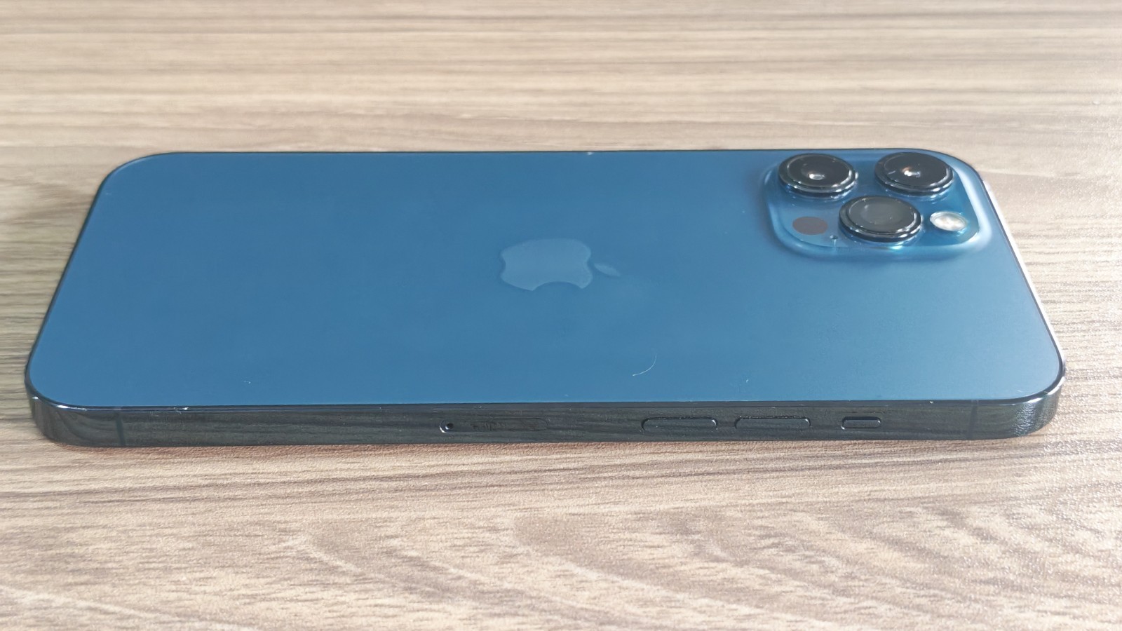 Apple iPhone 12 Pro Max Unlocked 128/256/512 GB Random Color With Accessories