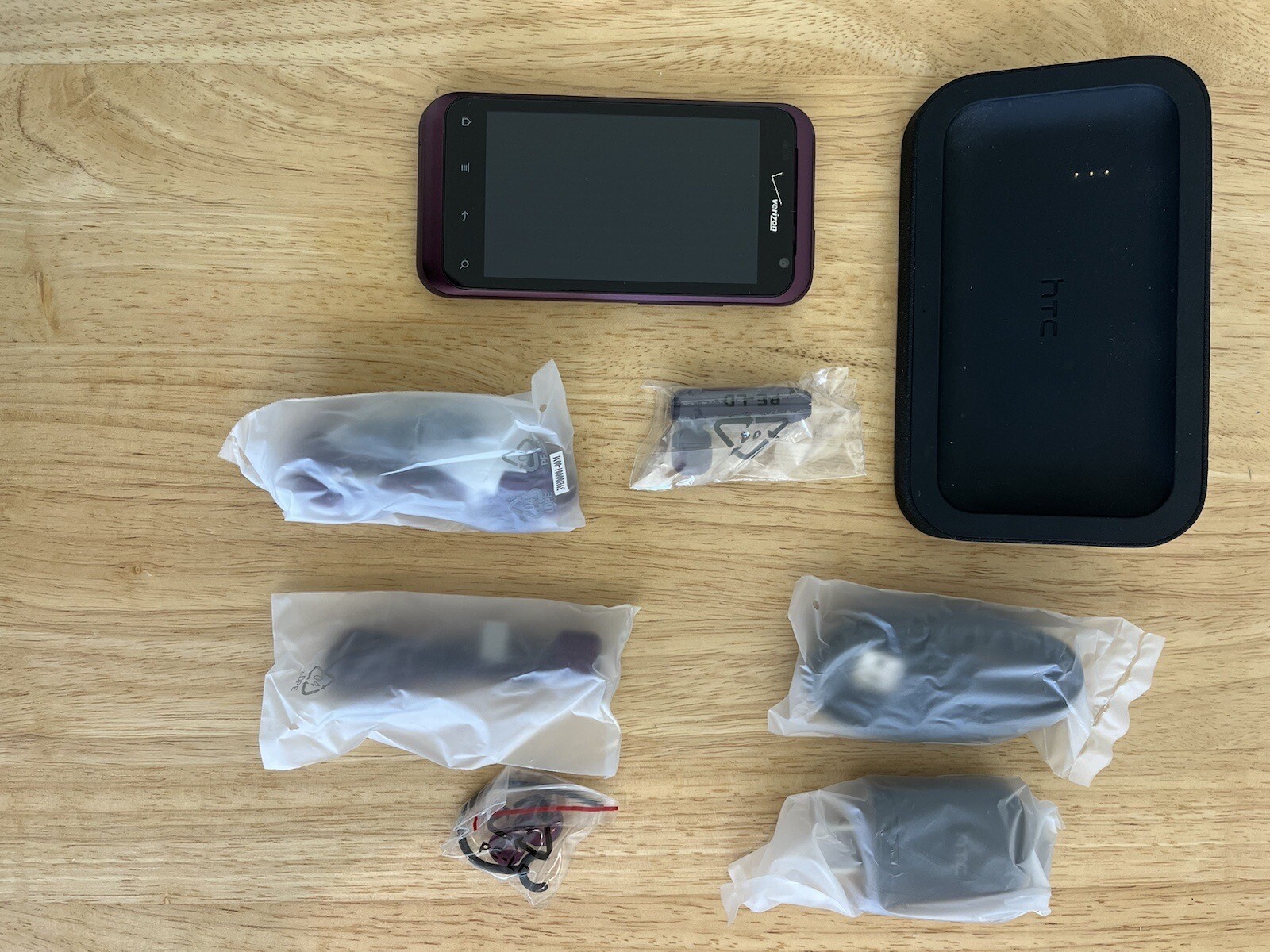 HTC Rhyme – 4GB – Plum (Verizon) Smartphone and all accessories – BULK PACKAGING