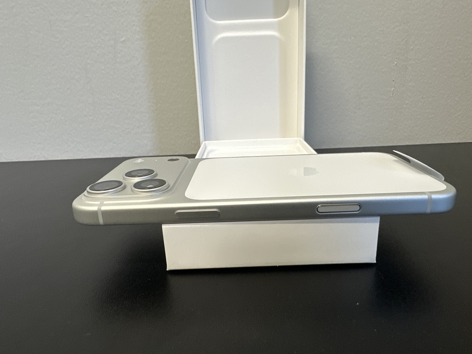 Open Box Apple iPhone 17 Pro Max 256GB Silver (AT&T Cricket ONLY) Cycle 12