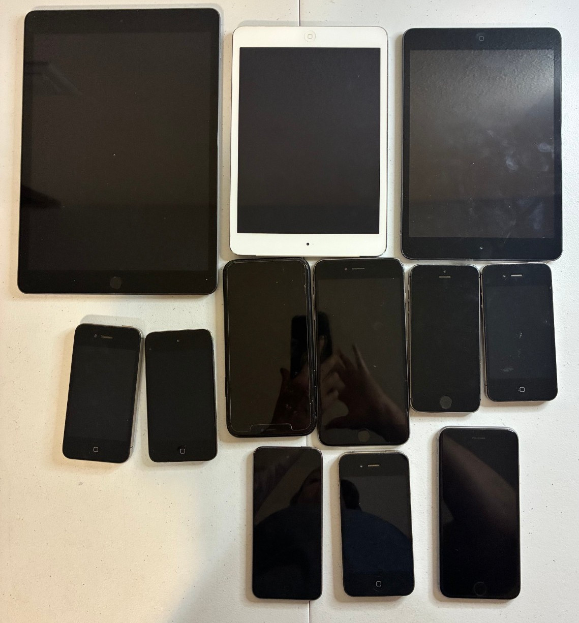 Apple Products Ipod Iphone Ipad Mixed Lot of 12 – SOLD AS-IS Untested