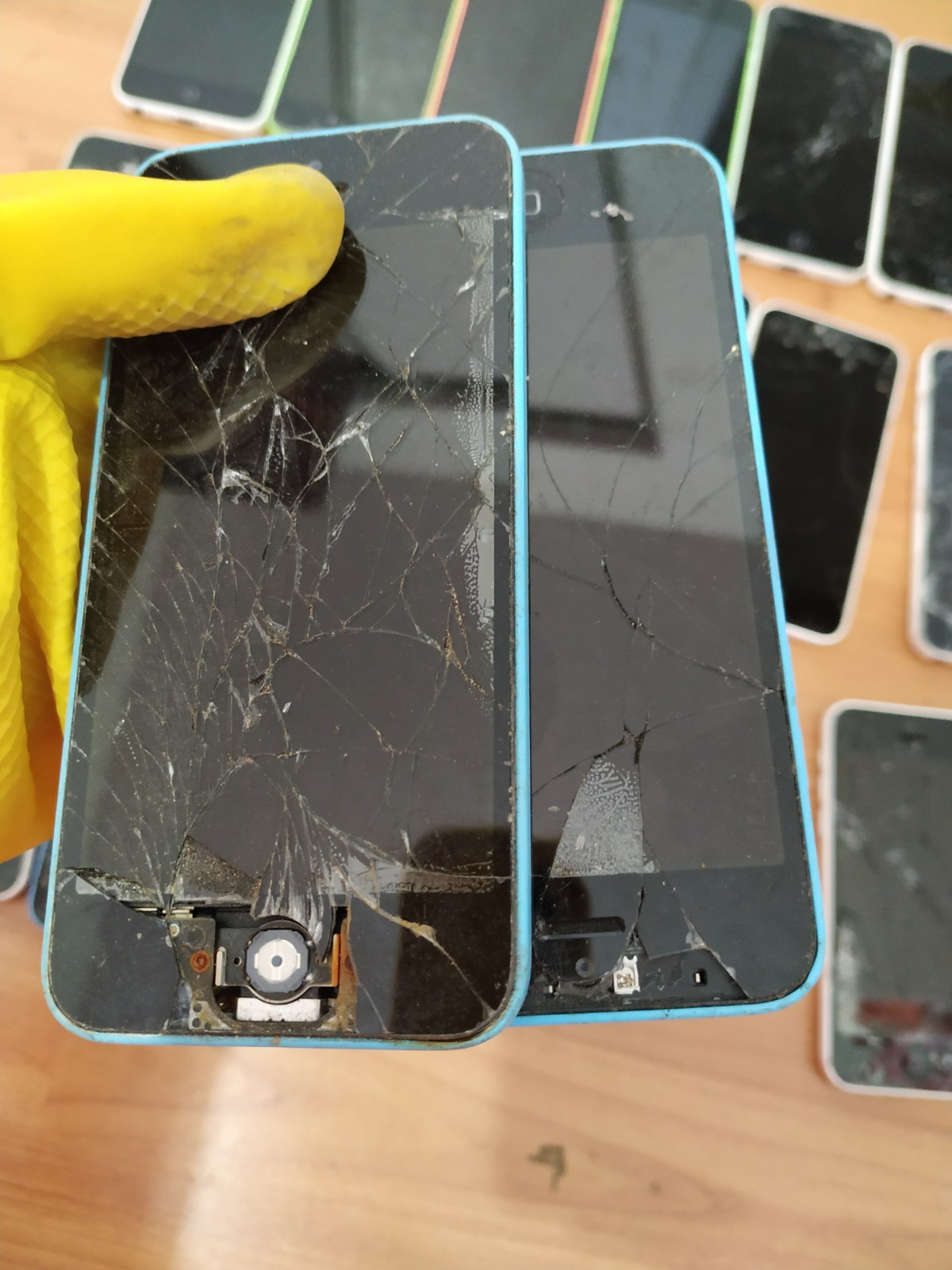 Lot of 20 Apple iPhone 5c Mixed colors For parts