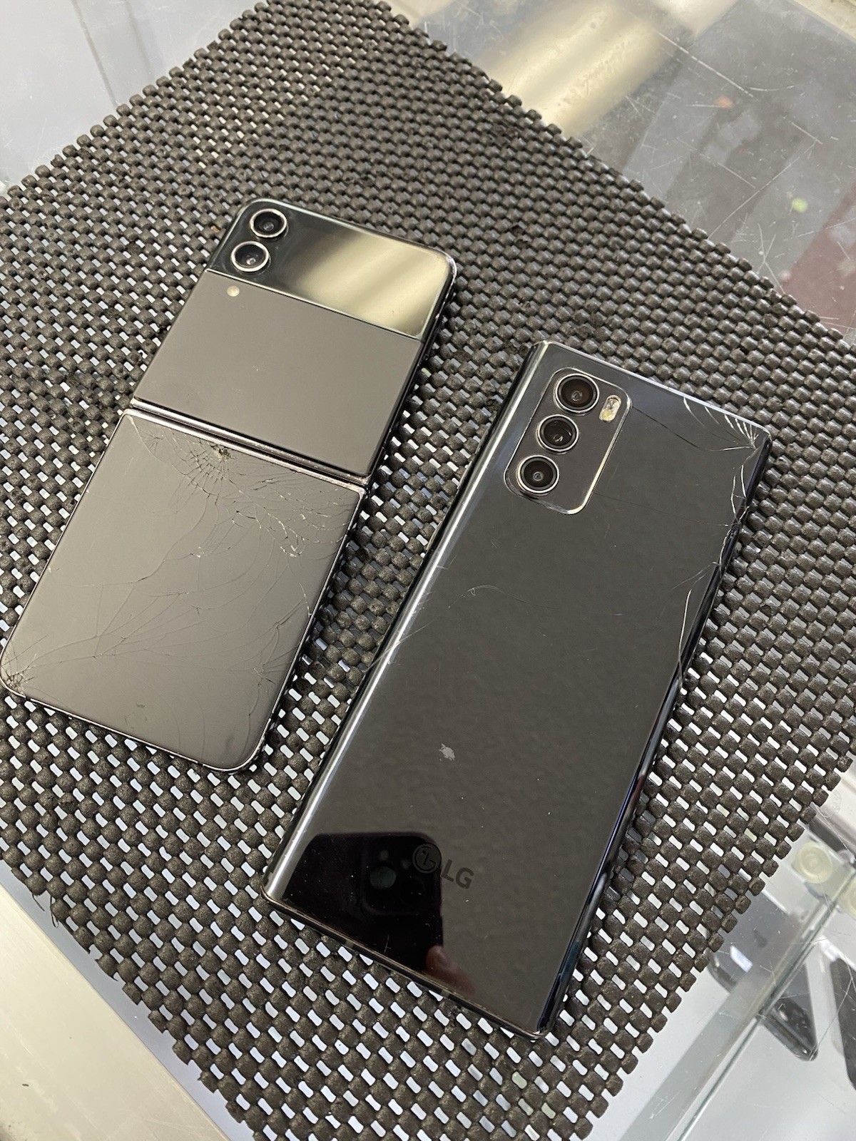 Lot Of 2 LG Wing/Samsung Z Flip 4 – For Parts/Repair – Unlocked/unknown – O6