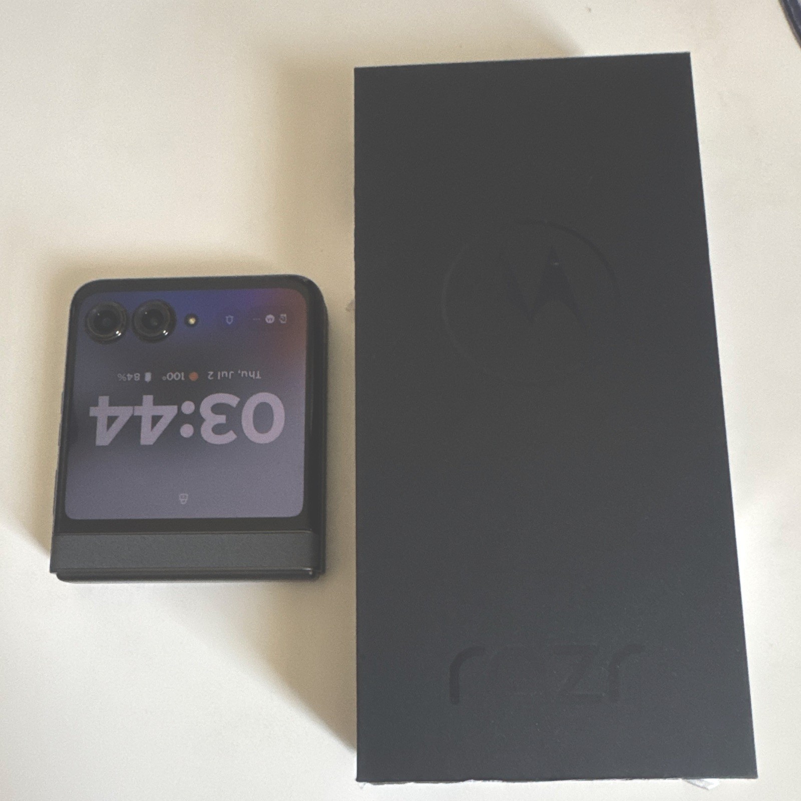 Motorola Razr 5G Flip Foldable Smartphone 256GB Black Unlocked 6.9″ 8GB