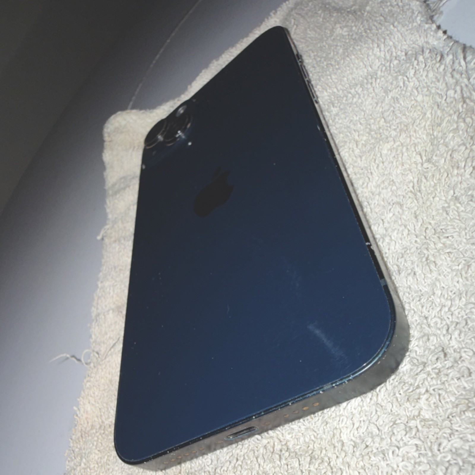 Apple iPhone Blue Smartphone Wi-Fi Bluetooth iOS Bar Style Mobile Phone