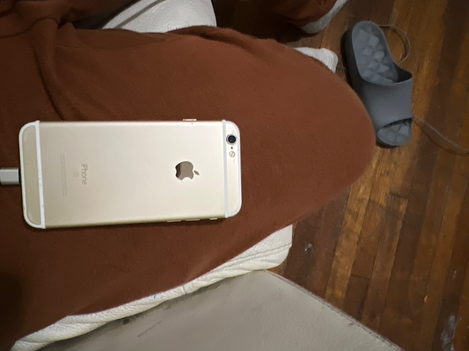 Apple iPhone 6s – 64GB – Gold (Unlocked) A1633 (CDMA + GSM)