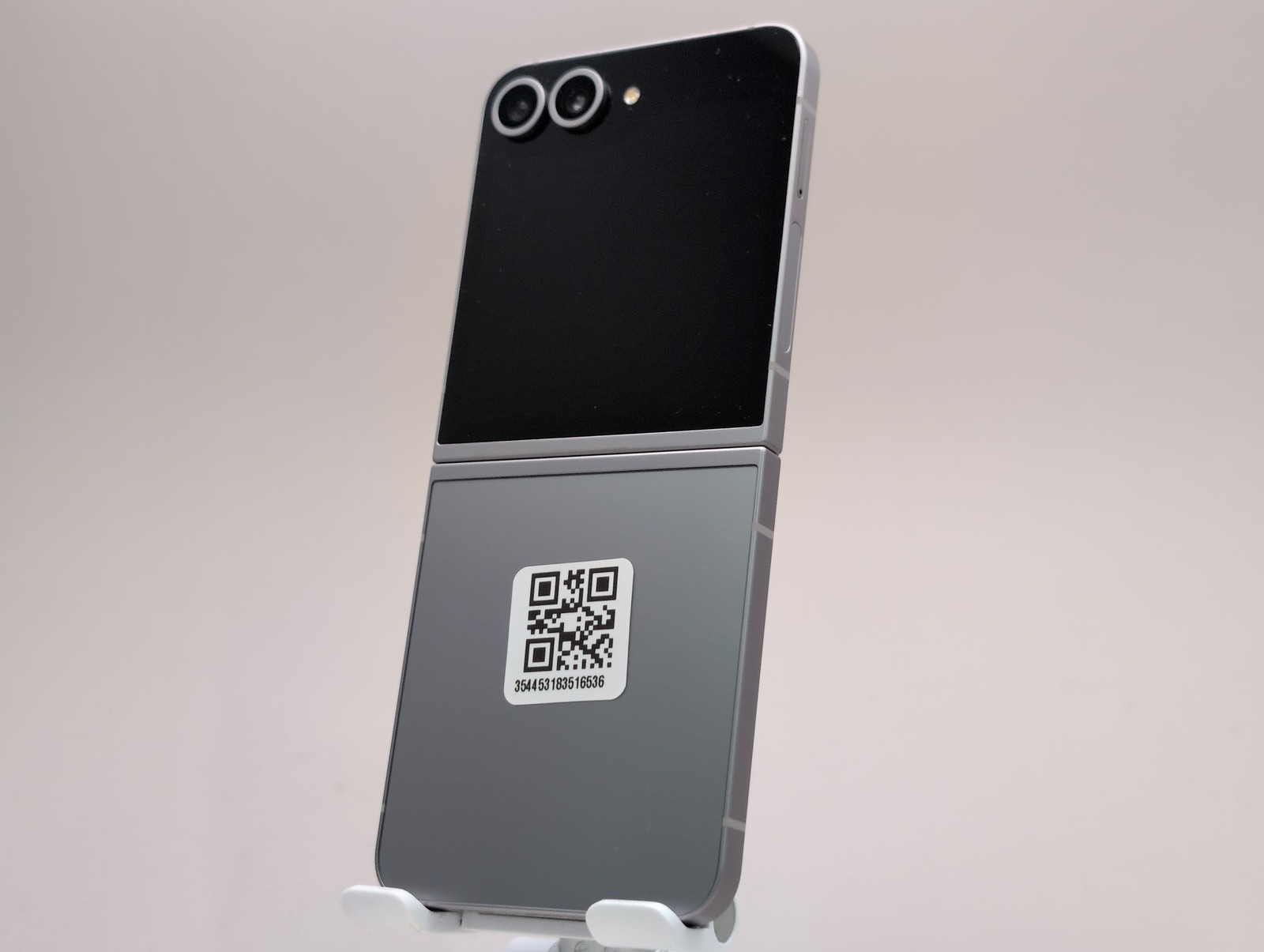 Samsung Galaxy Z Flip6 SM-F741U 256GB Silver Shadow AT&T Only W086587