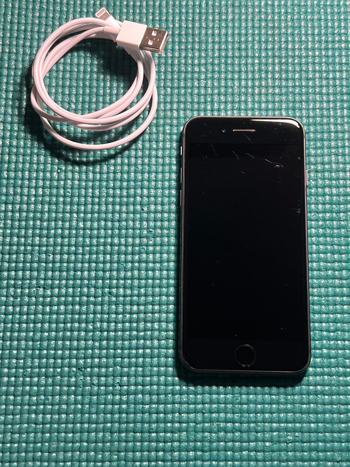 Apple iPhone 8 – 64GB – Space Gray (Unlocked) A1863 (CDMA + GSM)