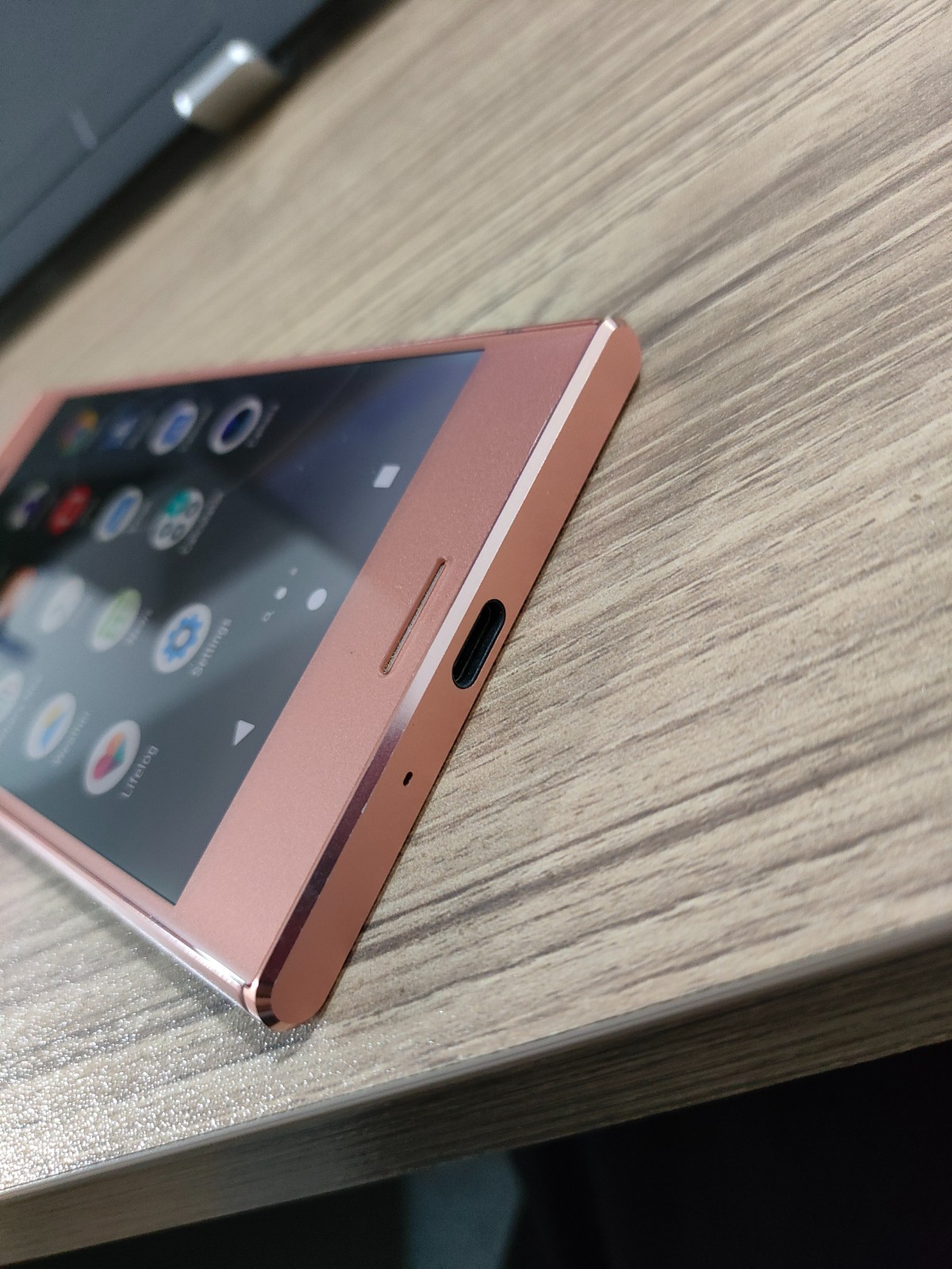 Sony Xperia XZ Premium G8141 G8142 64GB 4G Unlocked Global Smartphone