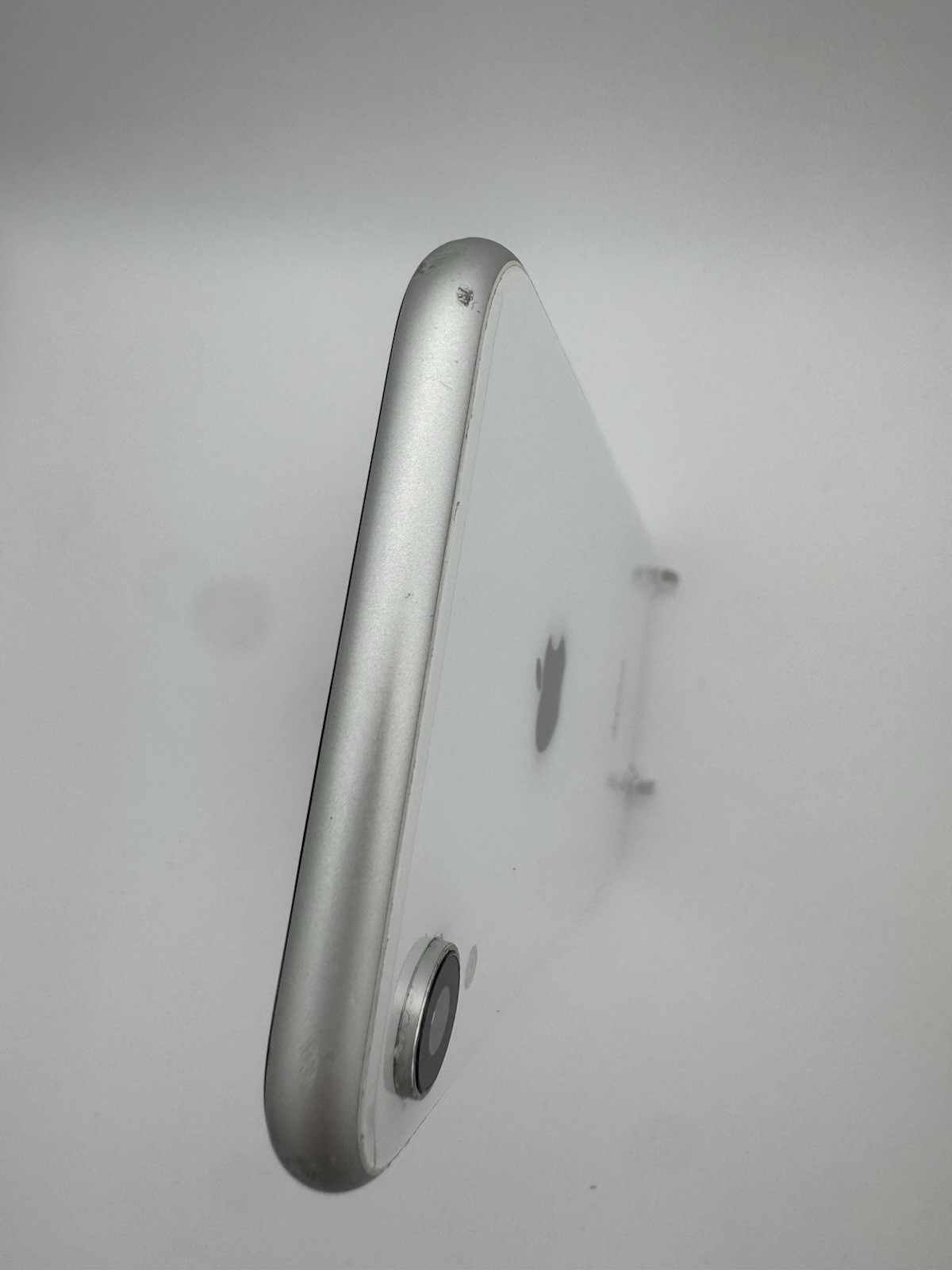 Apple iPhone XR 64GB in White – Unlocked for Any Carrier!