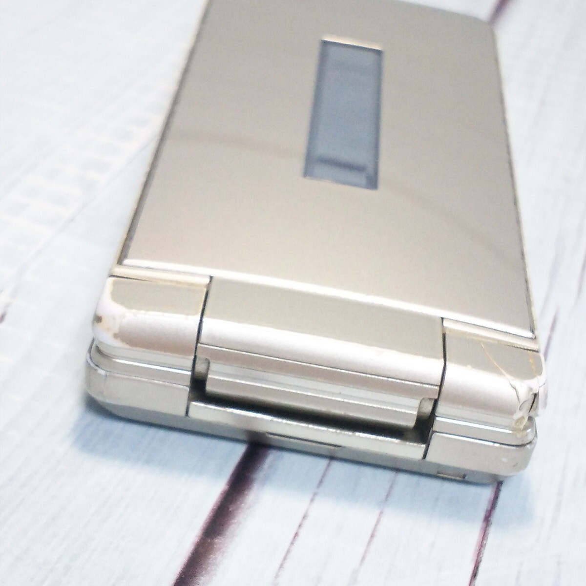 SHARP SH-02L AQUOS KEITAI Gold ANDROID FLIP PHONE UNLOCKED Sim Free from Japan