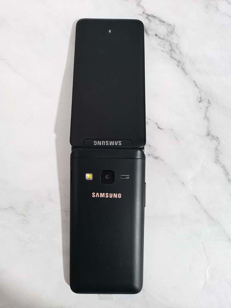 SM-G1600 Samsung Galaxy Folder 16GB Android Factory Unlocked Flip Smartphone