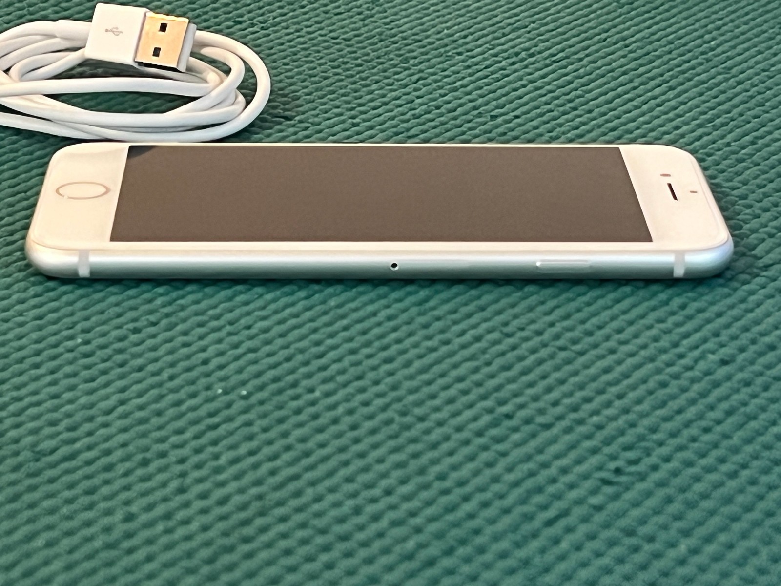 Apple iPhone 8 – 256GB – Silver (Unlocked) A1905 (GSM)