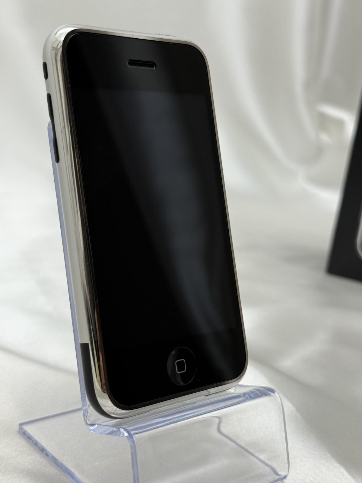 Apple iPhone 1st Generation 2G 4GB AT&T A1203 (GSM) iOS 1.0