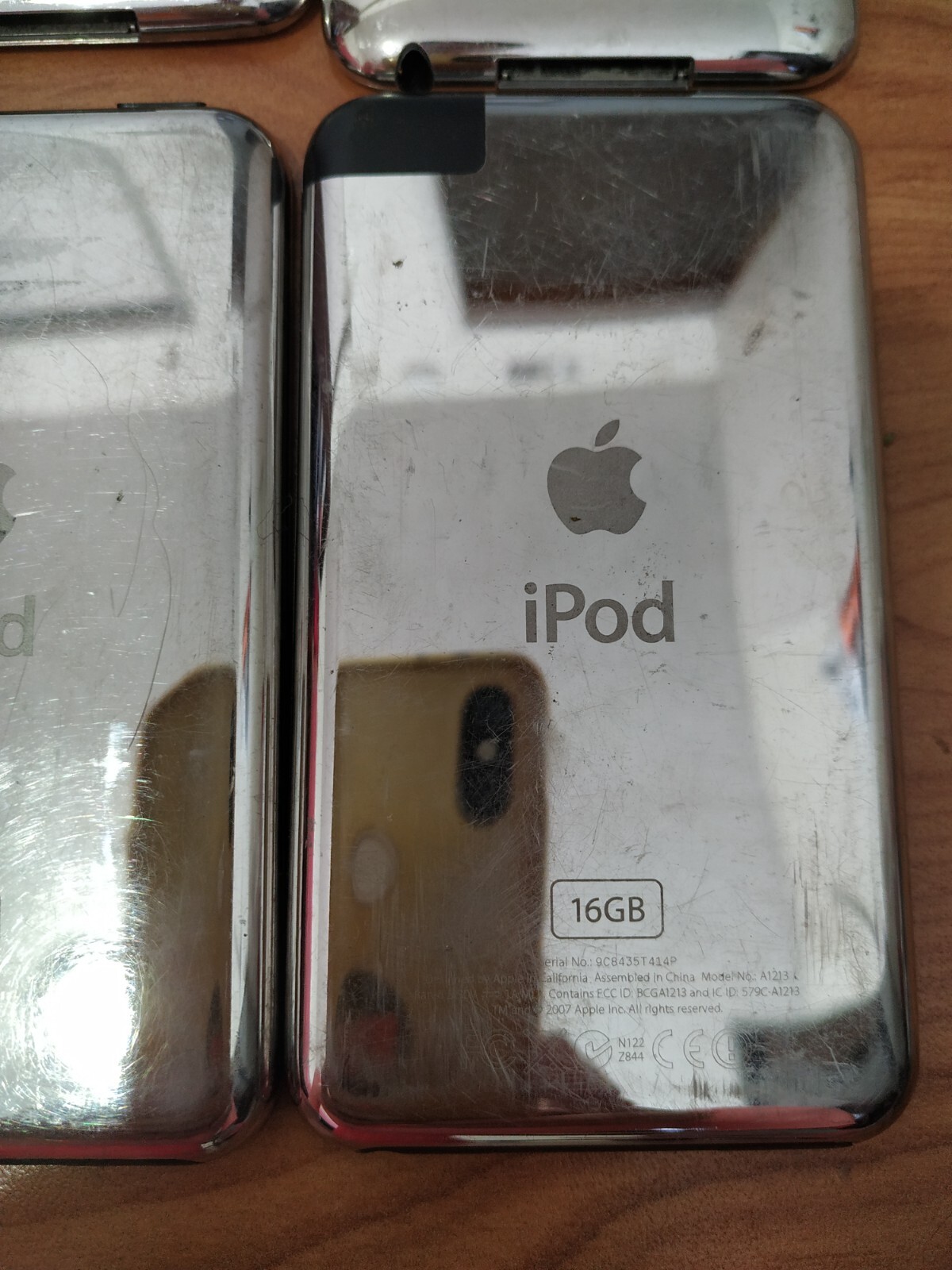 Lot of 21 Apple iPod Touch 1st, 2nd, 3rd,32GB(3pcs)16GB(3pcs)8GB(15pcs)for parts