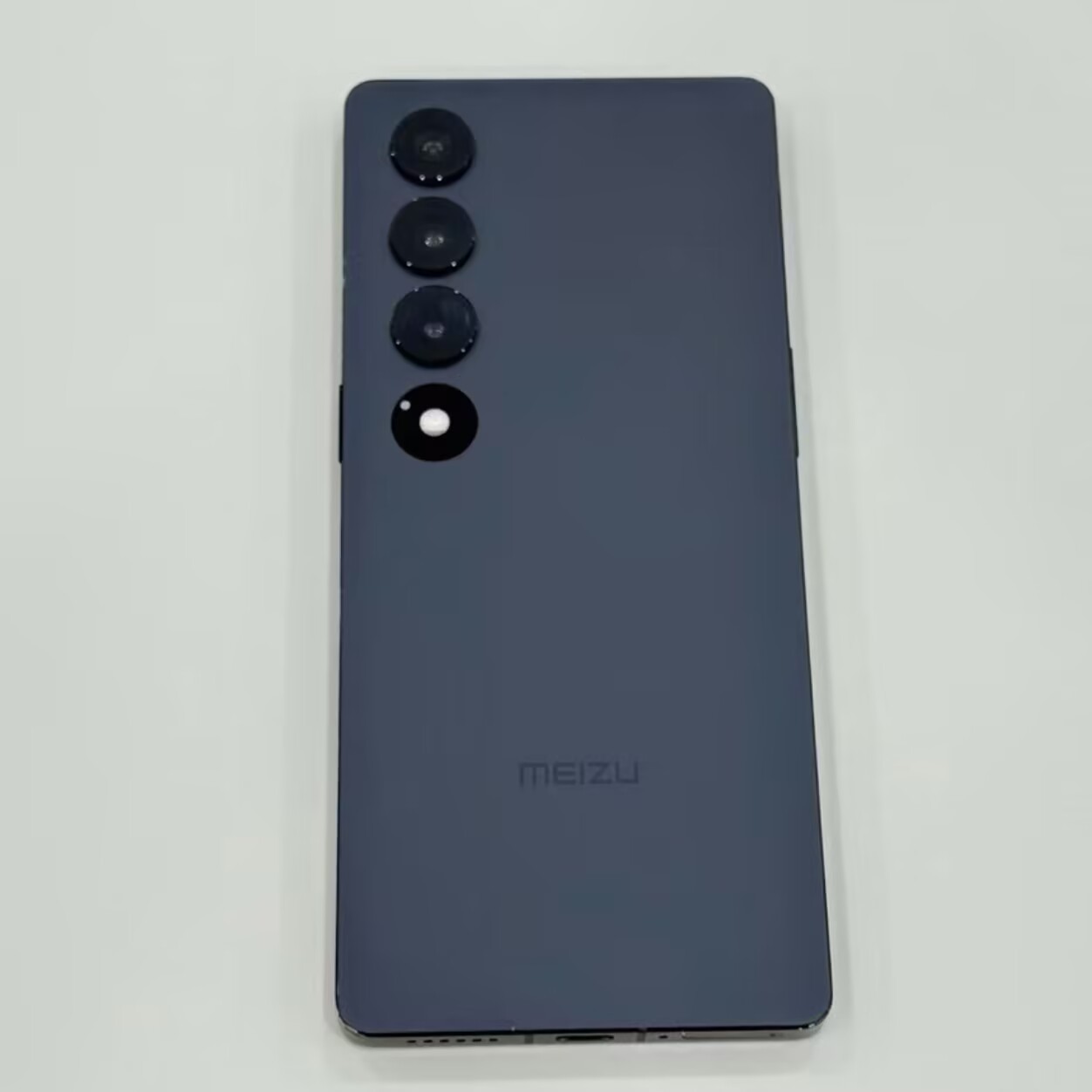 Meizu 20 5G 6.55″ 50MP 12+256/512GB Android 13 Snapdragon 8 Gen 2 Unlocked