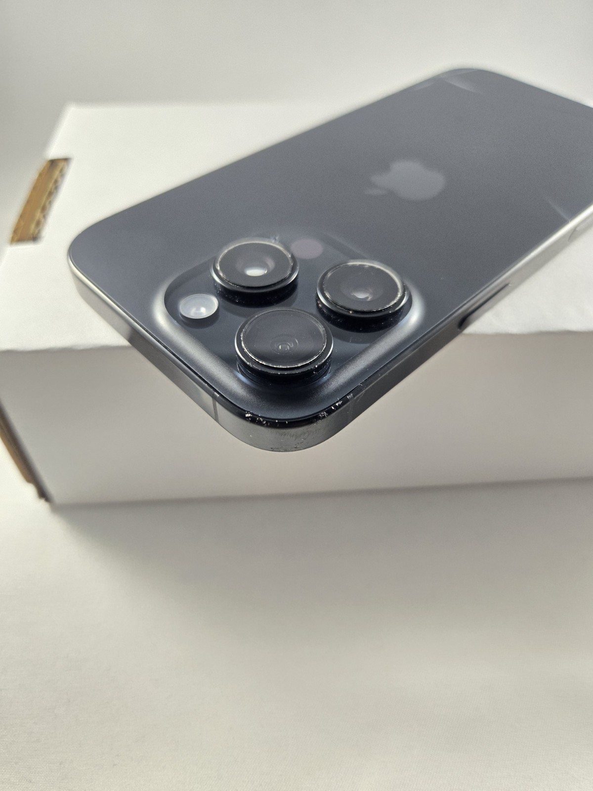 Apple iPhone 16 Pro A3083 Boost Only 128GB Black READ DESCRIPTION