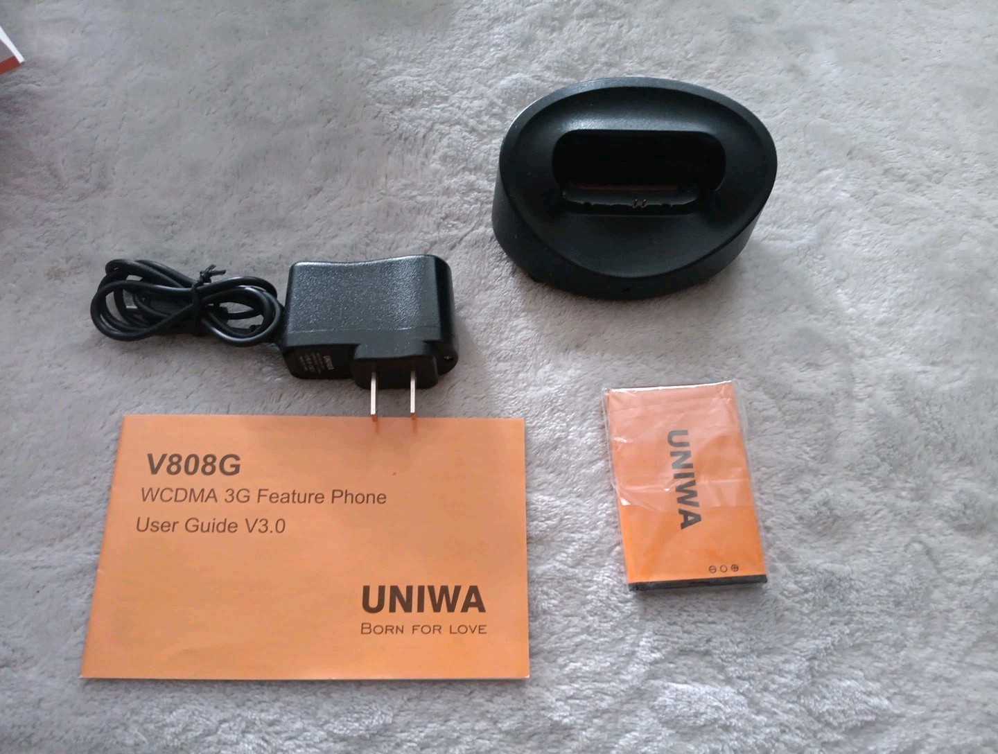 Uniwa 3gPhone for Senior Elder BIG KEY FONT LOUD RING. V808g