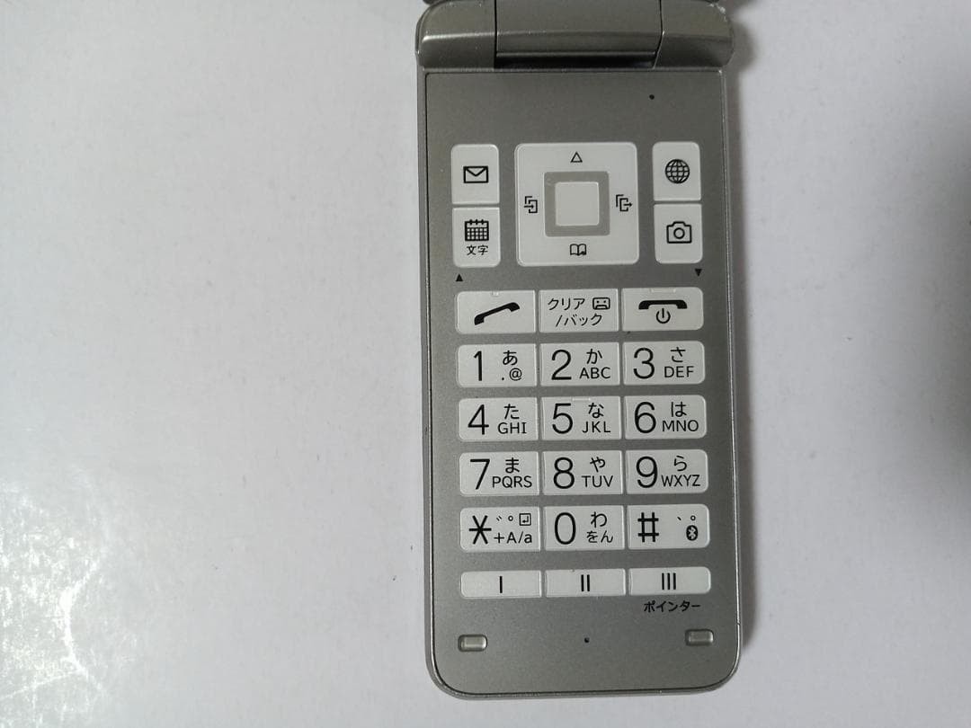 KYOCERA A202KC DIGNO KEITAI 4 ANDROID FLIP PHONE Silver Successor to 902kc Japan