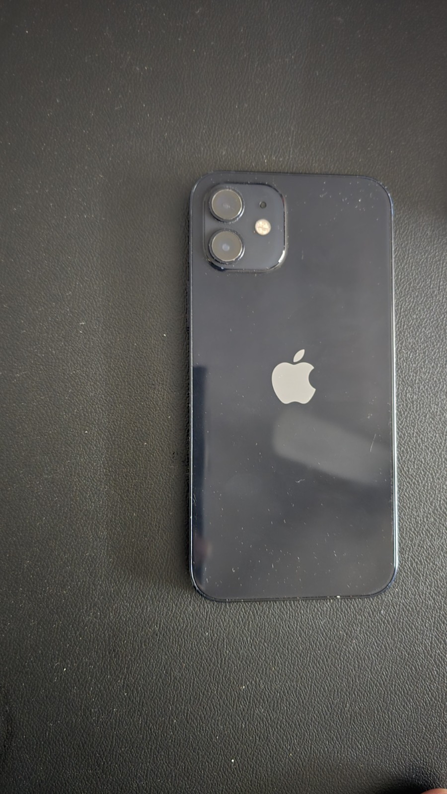 Apple iPhone 12, Black Smartphone iOS 26.2.1 Genuine Battery