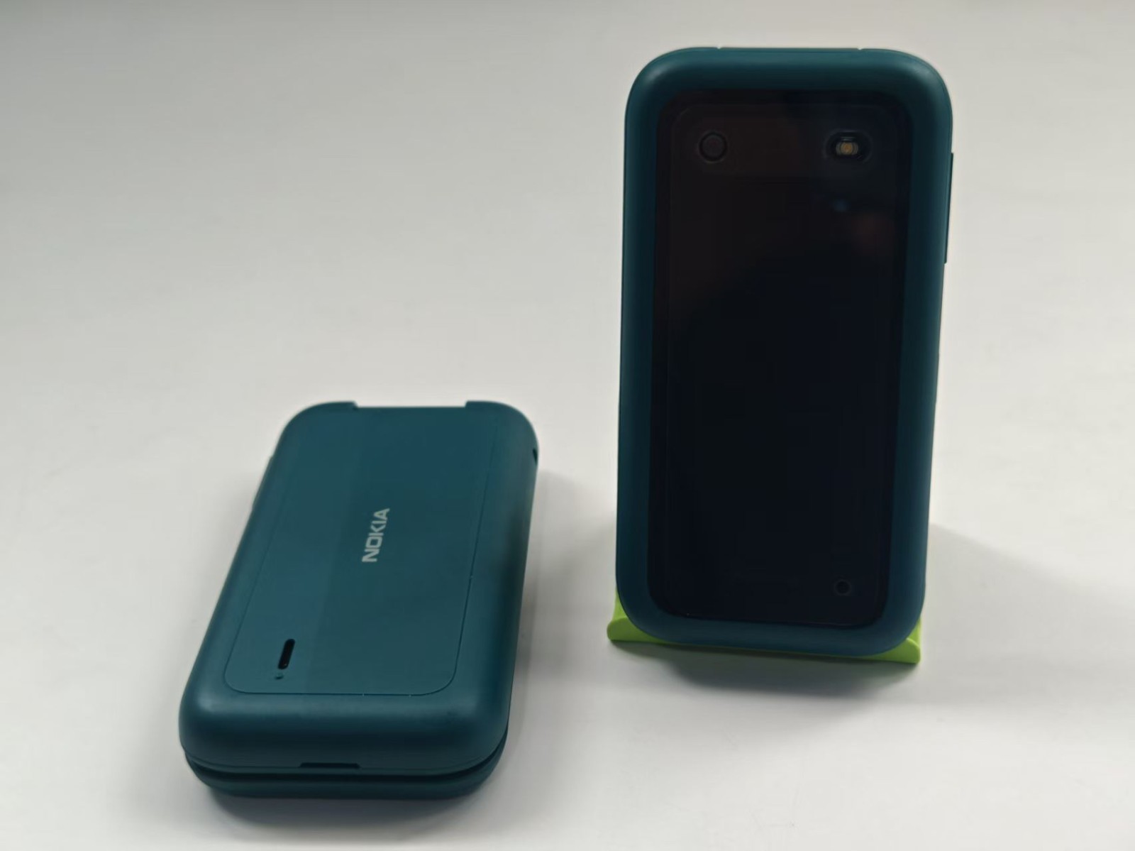 Nokia 2780 Flip 4G Single SIM phone Unlocked NEW