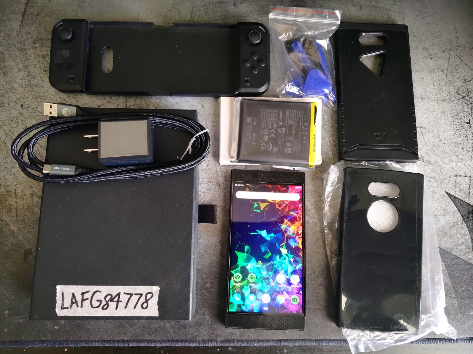 MINT Unlock Razer Phone 2 – 64GB – 8GB RAM – 120Hz LCD – 2.8Ghz CPU Mirror Black