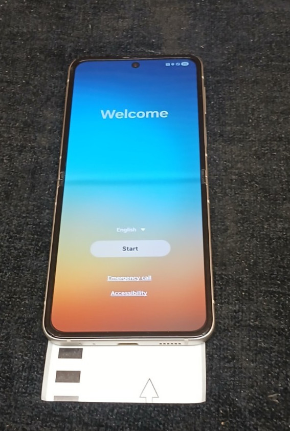Samsung Galaxy Z Flip3 5G SM-F711U 128GB Cream AT&T Battery 98%