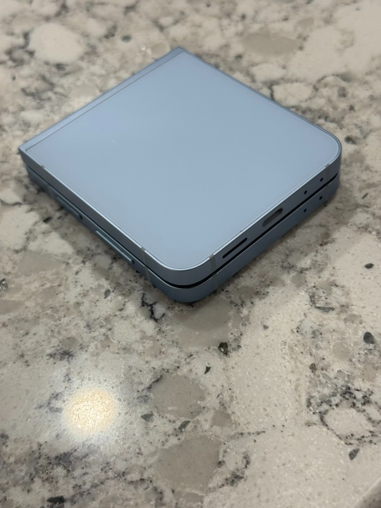 Samsung Galaxy Z Flip 6 5G F741U 256GB LIGHT BLUE (UNLOCKED) OPEN BOX US