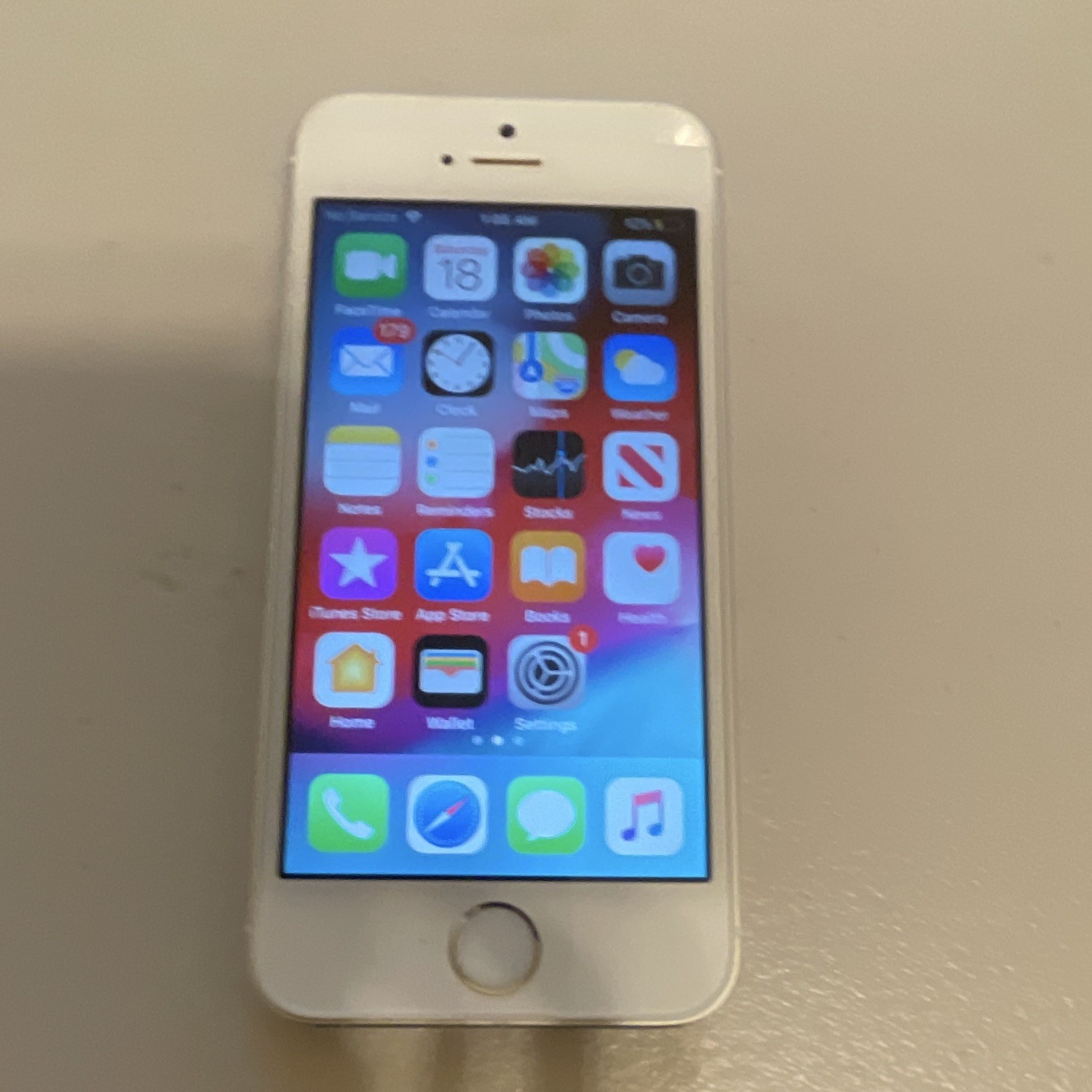 Apple iPhone 5s 16GB Silver Bar Smartphone 8MP Wi-Fi Bluetooth iOS ME342LL/A