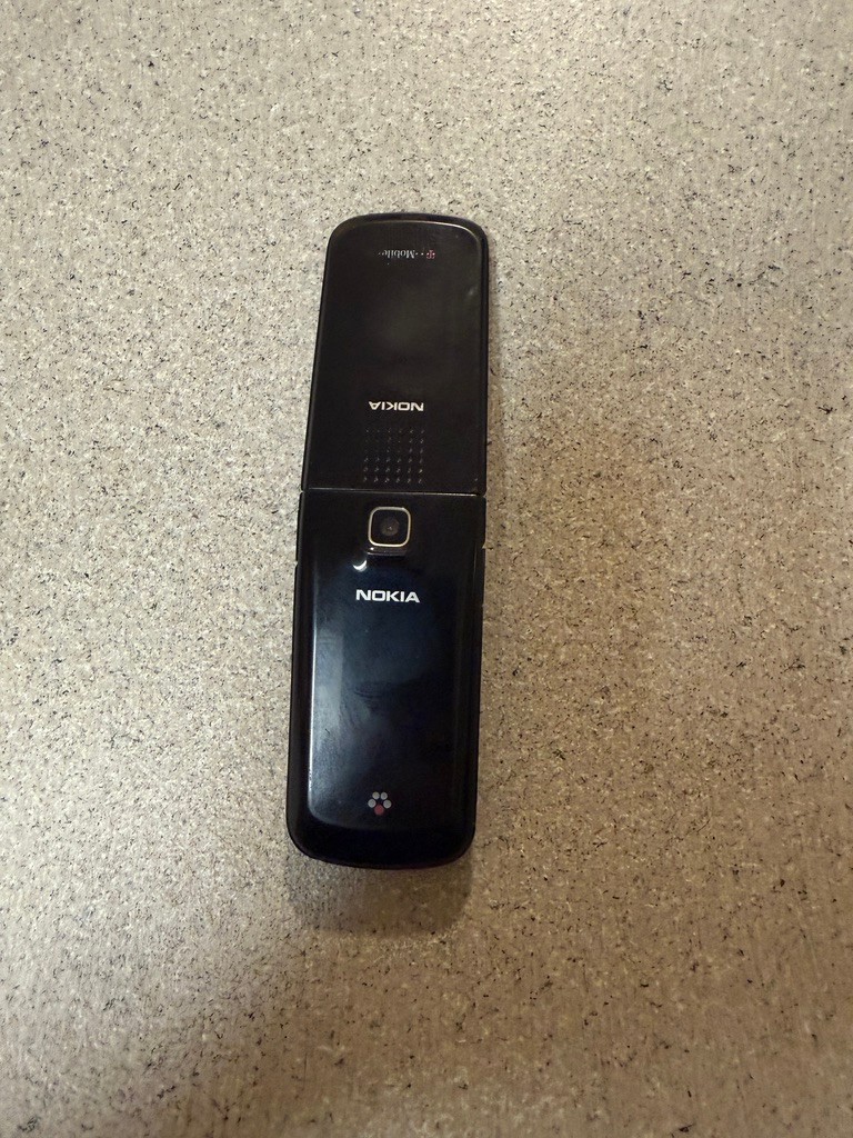 Nokia 2720A-2B Fold Black (T-Mobile) Phone NO CHARG ER. TURNS ON.