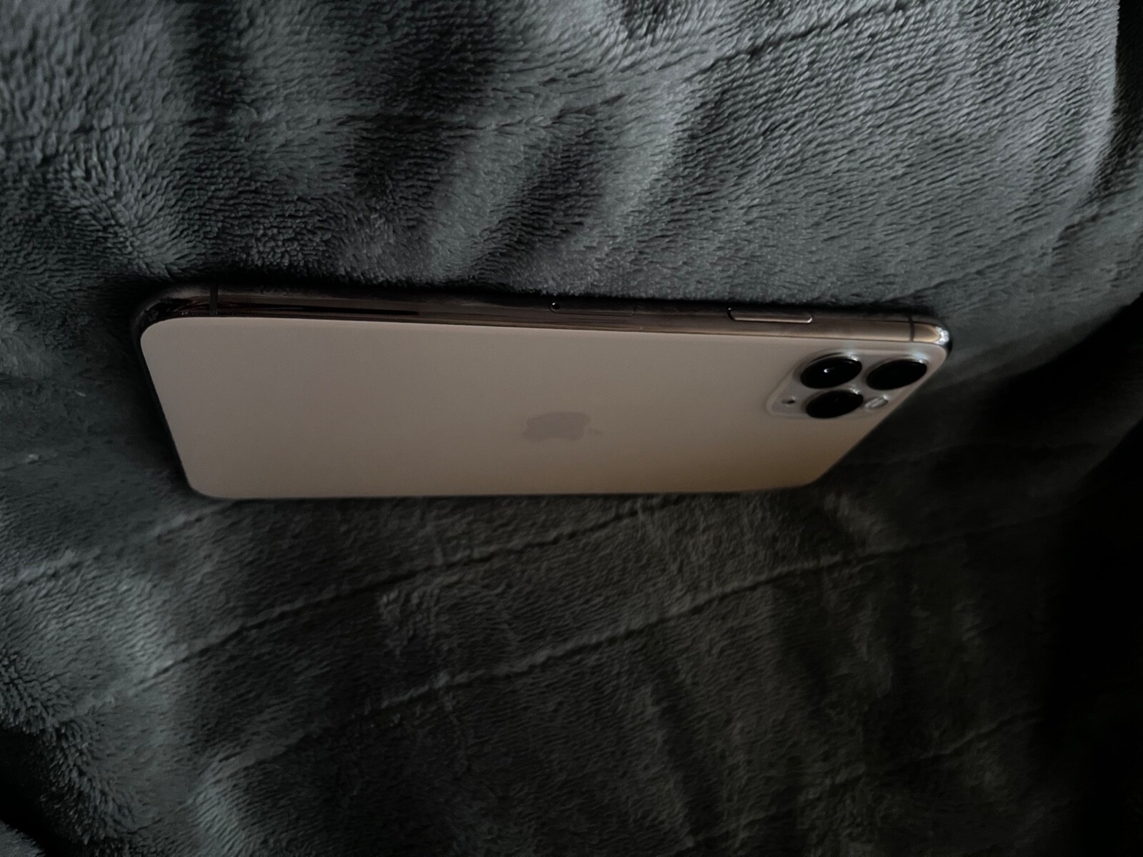 Apple iPhone 11 Pro Max – 64GB – Gold (Sprint) A2161 (CDMA + GSM)