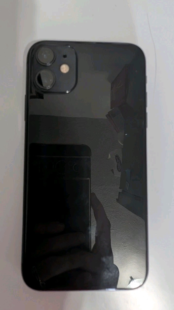 Apple iPhone 11 – 64 GB – Black (No Logo)