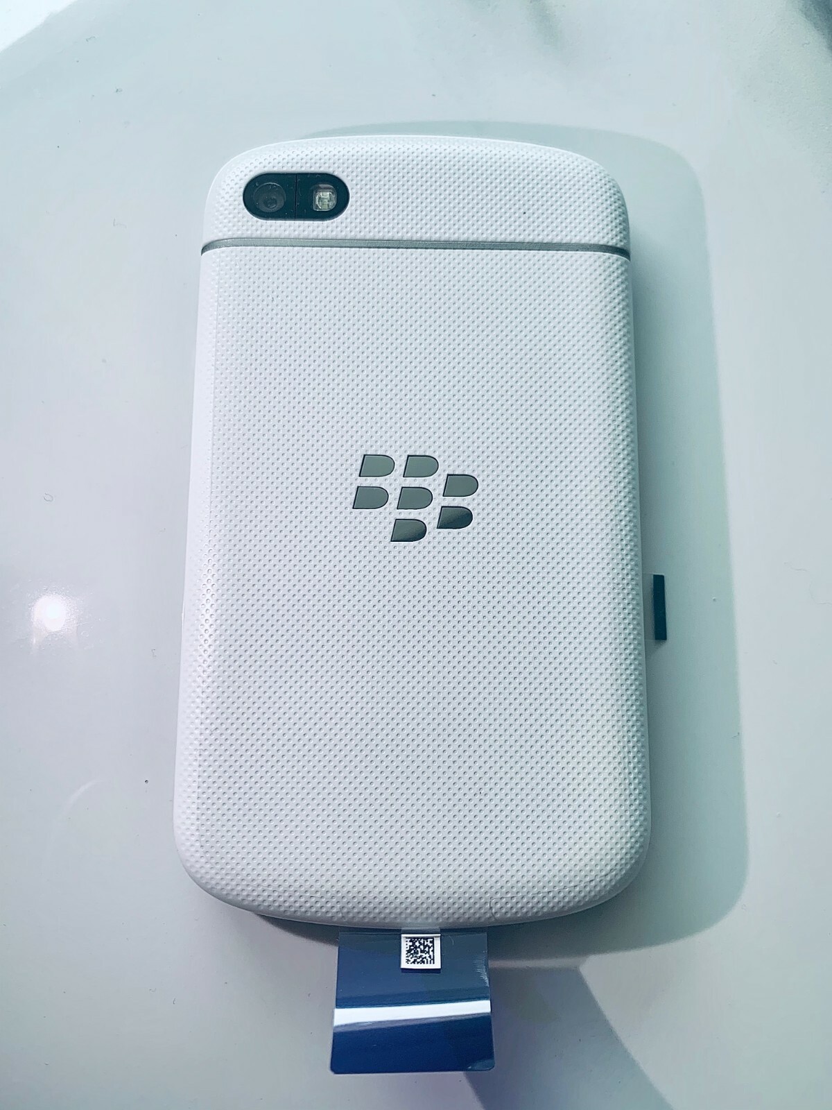NEW BLACKBERRY Q10 – 16GB – WHITE / black + (Unlocked) + ON SALE !!!