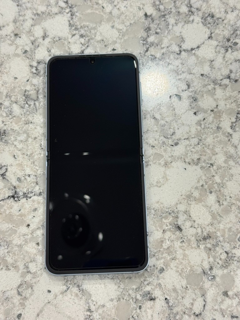 Samsung Galaxy Z Flip 6 5G F741U 256GB LIGHT BLUE (UNLOCKED) OPEN BOX US