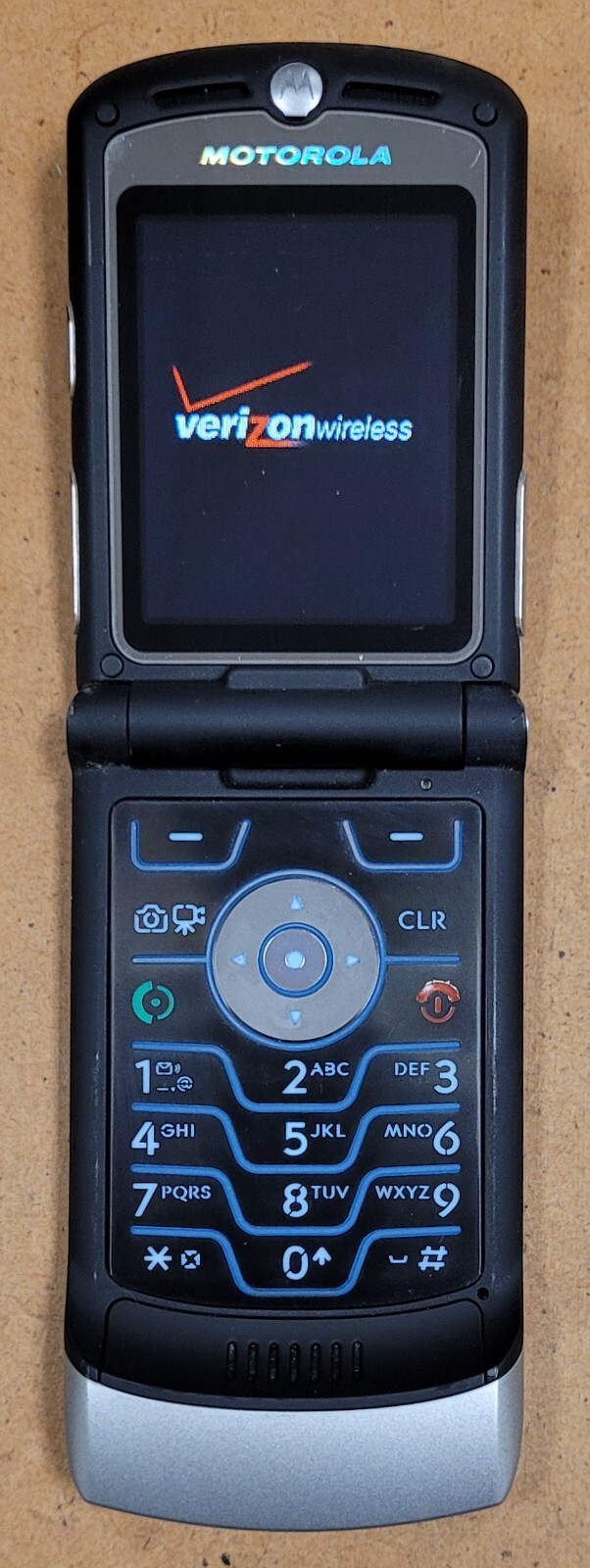 Motorola RAZR V3m – Silver and Black ( Verizon ) Cellular Flip Phone – READ