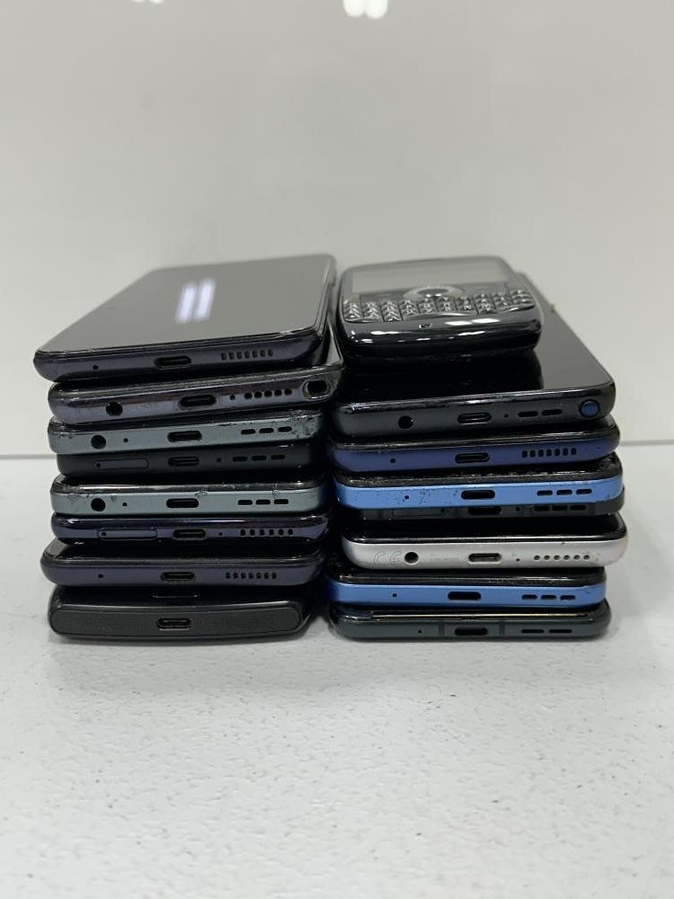 Motorola Edge+ (2022), Edge 2024, Moto G Pure, Razr 2023 Smartphone – lot of 16